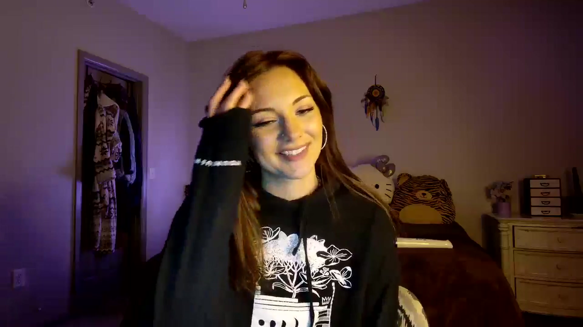 Gallery image thumbnail from Sweetncreamy's myfreecams stream on, 04/18/2025, 09:52 image 16 of 20