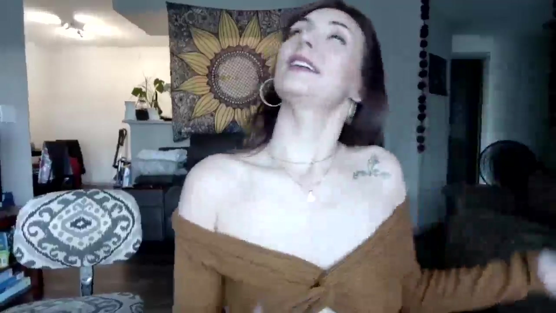 Gallery image thumbnail from Sweetncreamy's myfreecams stream on, 04/27/2025, 23:42 image 15 of 20