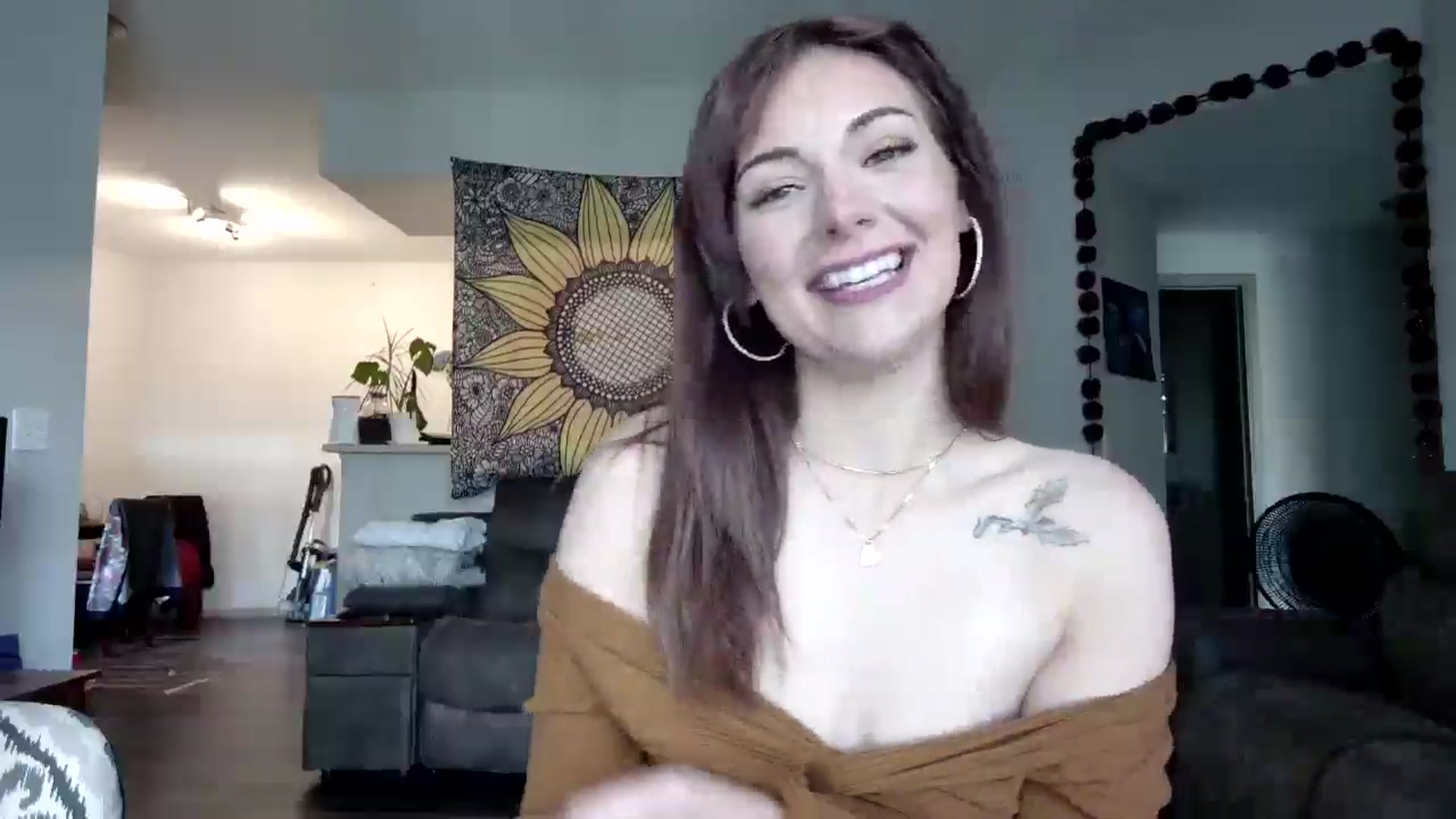 Gallery image thumbnail from Sweetncreamy's myfreecams stream on, 04/27/2025, 23:42 image 6 of 20