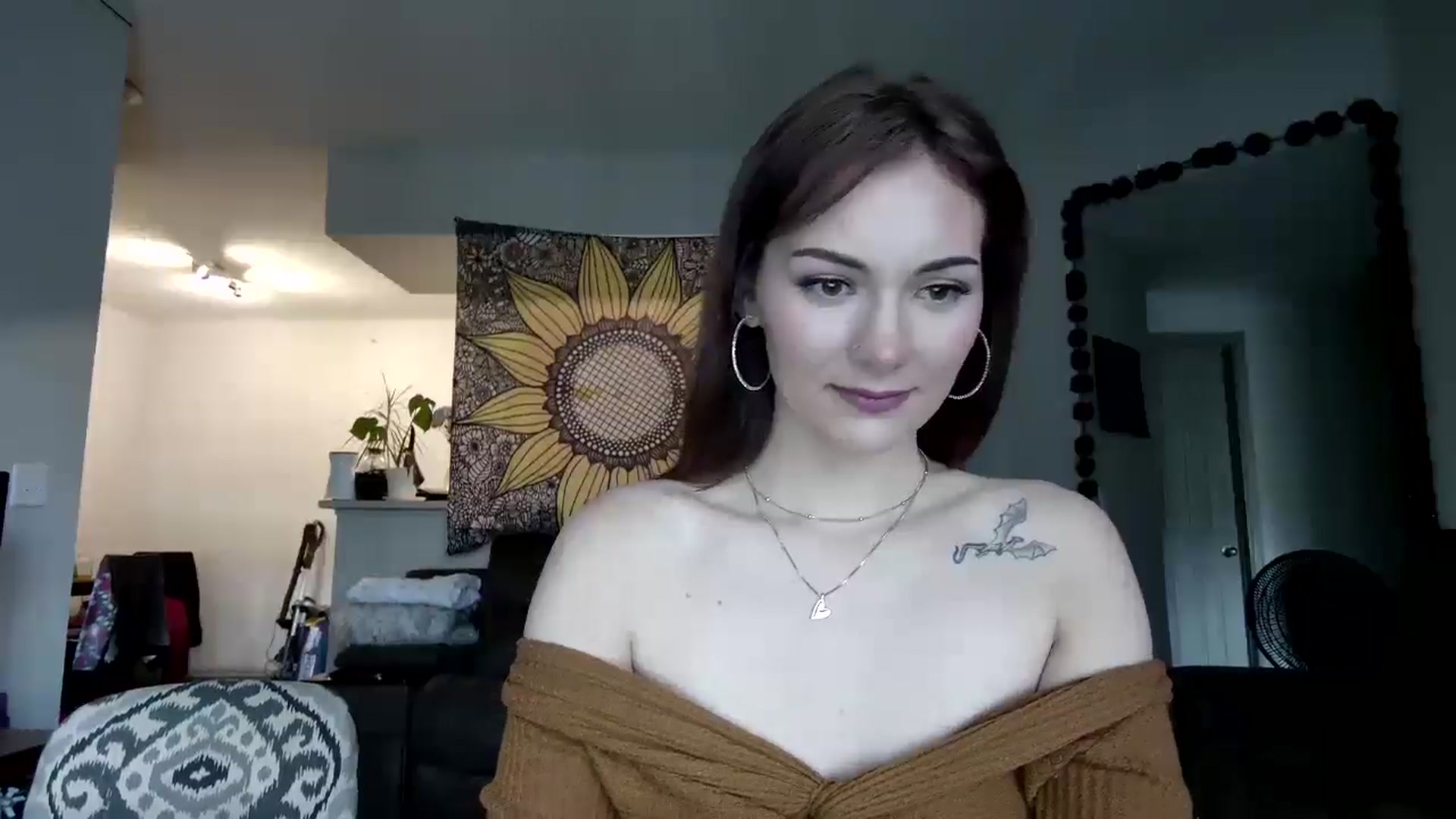 Gallery image thumbnail from Sweetncreamy's myfreecams stream on, 04/28/2025, 24:06 image 5 of 20