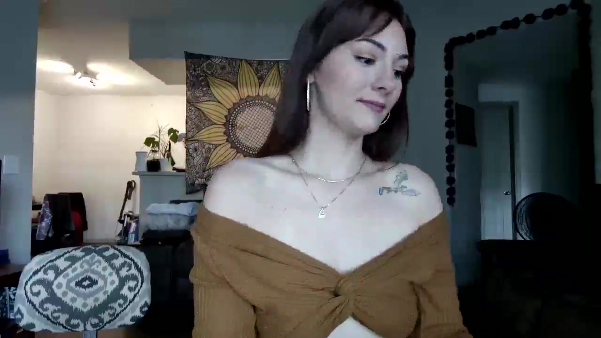 Gallery image thumbnail from Sweetncreamy's myfreecams stream on, 04/28/2025, 24:06 image 10 of 20