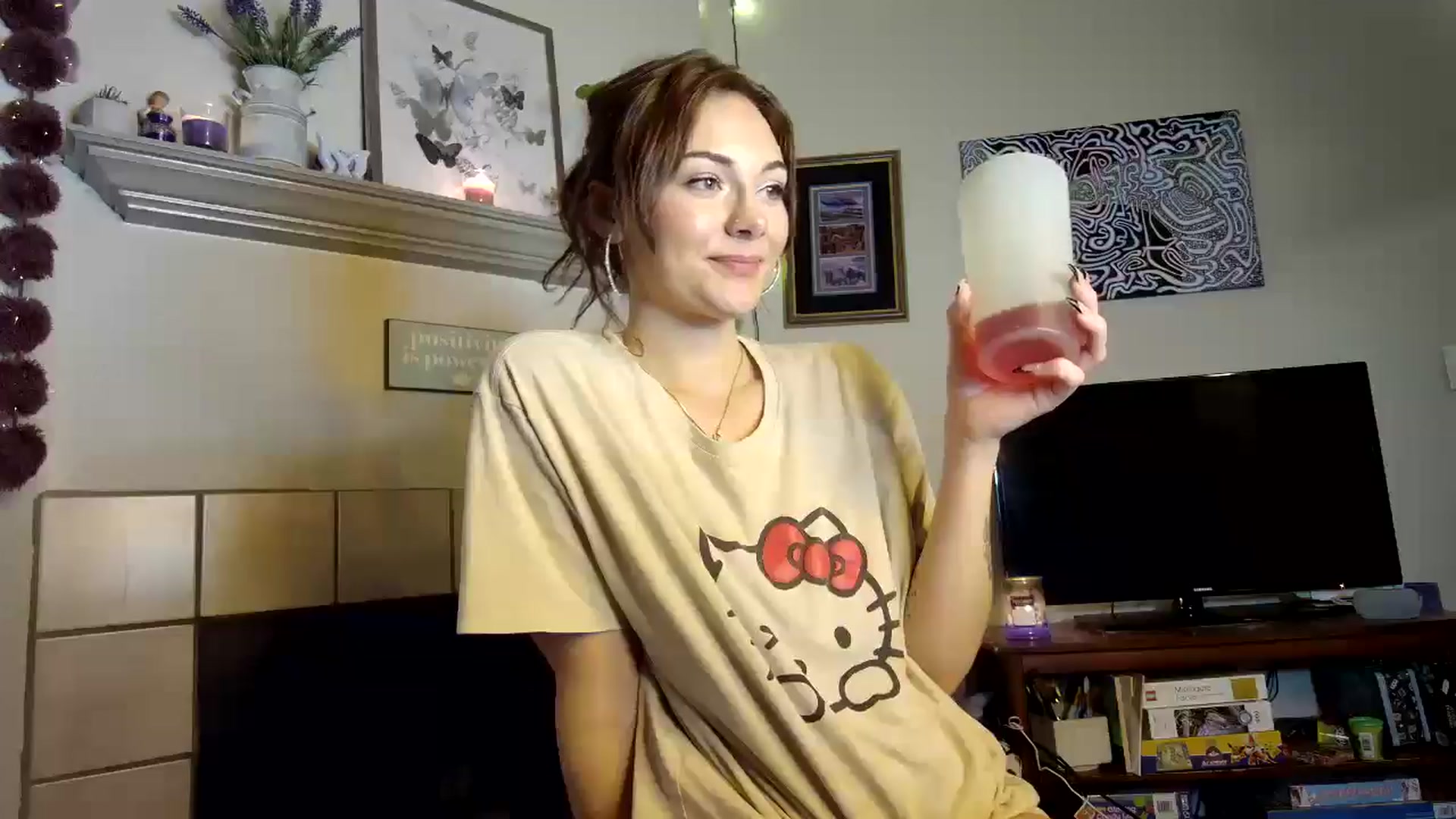 Gallery image thumbnail from Sweetncreamy's myfreecams stream on, 04/29/2025, 02:40 image 16 of 20