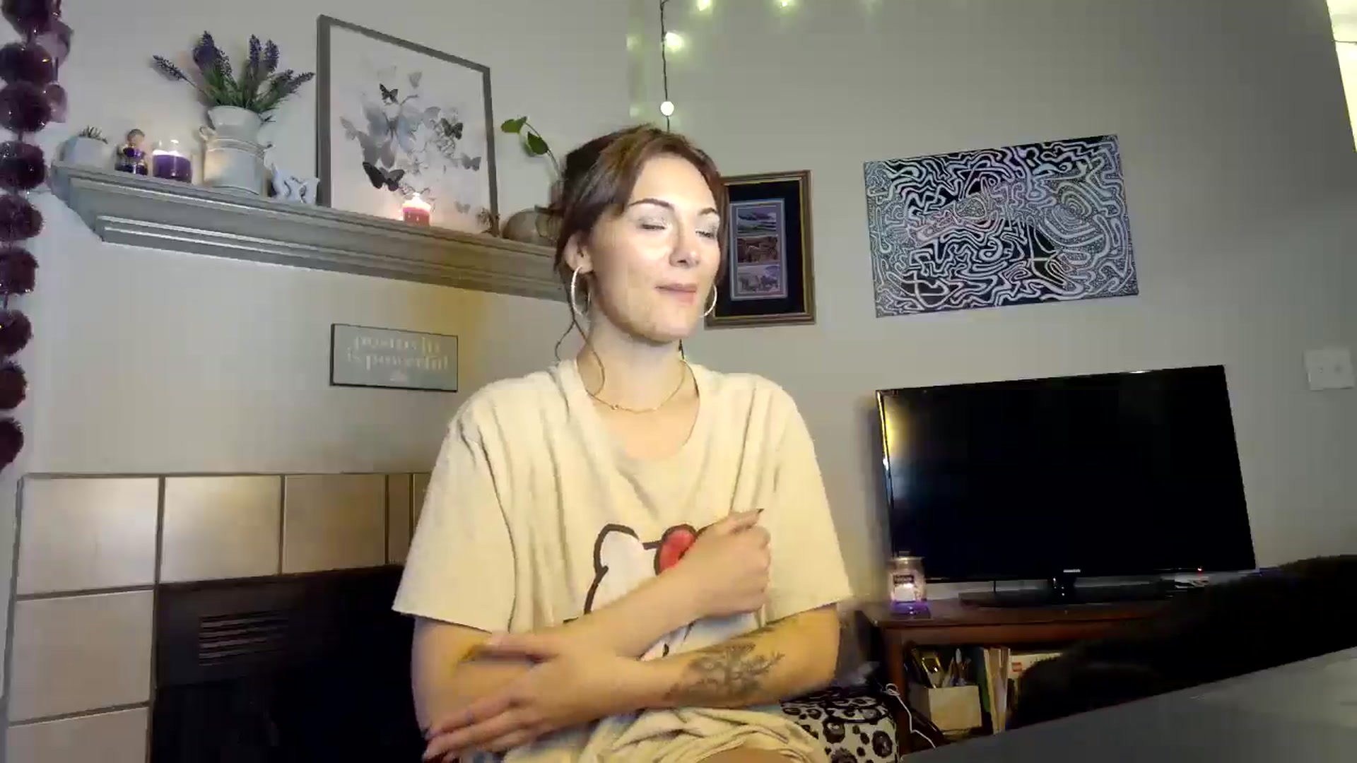 Gallery image thumbnail from Sweetncreamy's myfreecams stream on, 04/29/2025, 02:40 image 8 of 20