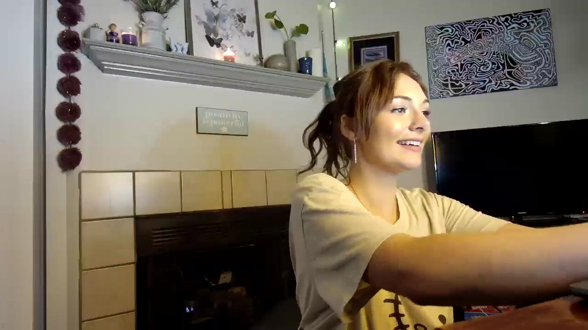 Gallery image thumbnail from Sweetncreamy's myfreecams stream on, 04/29/2025, 02:40 image 14 of 20