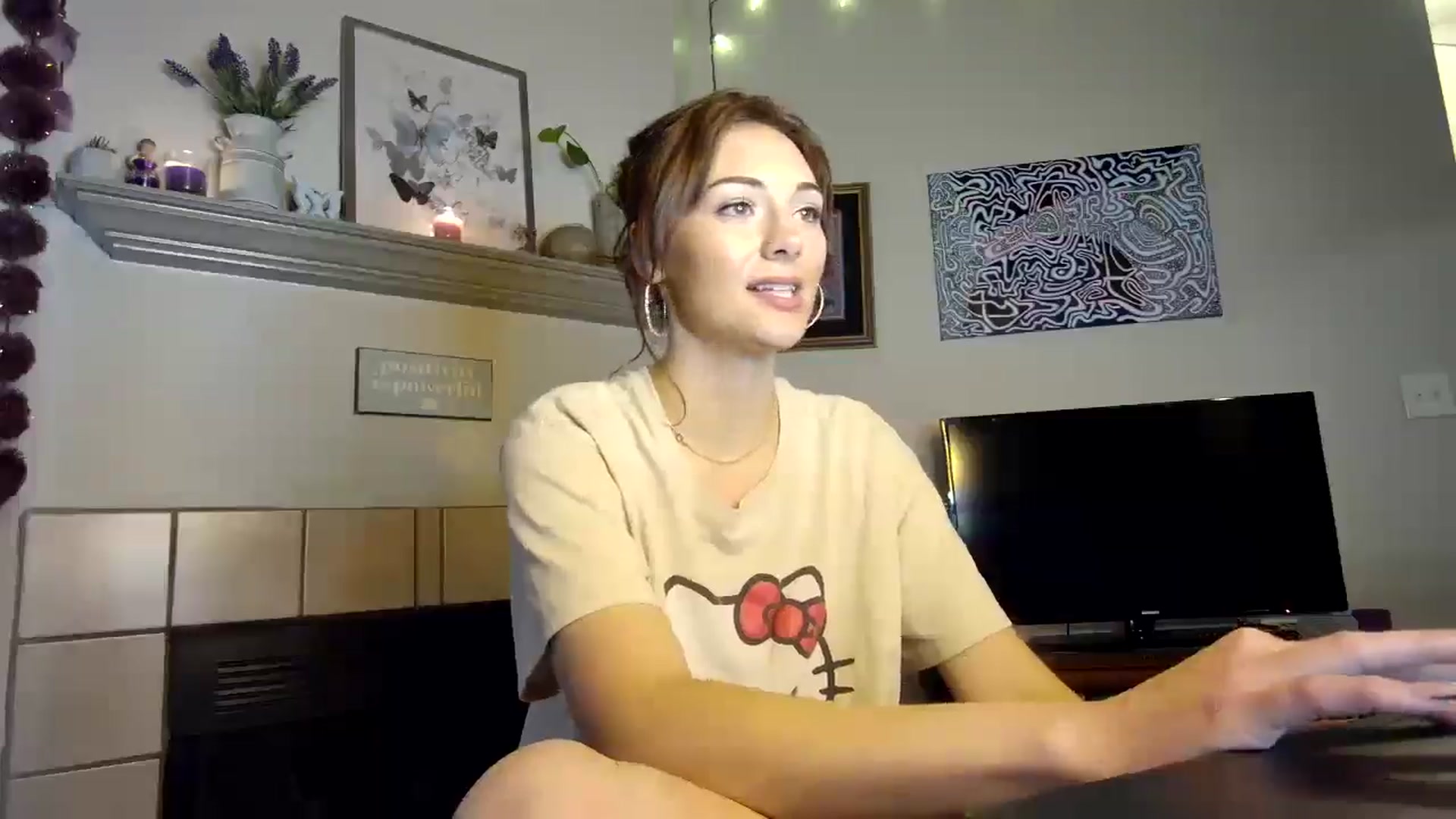 Gallery image thumbnail from Sweetncreamy's myfreecams stream on, 04/29/2025, 02:40 image 9 of 20