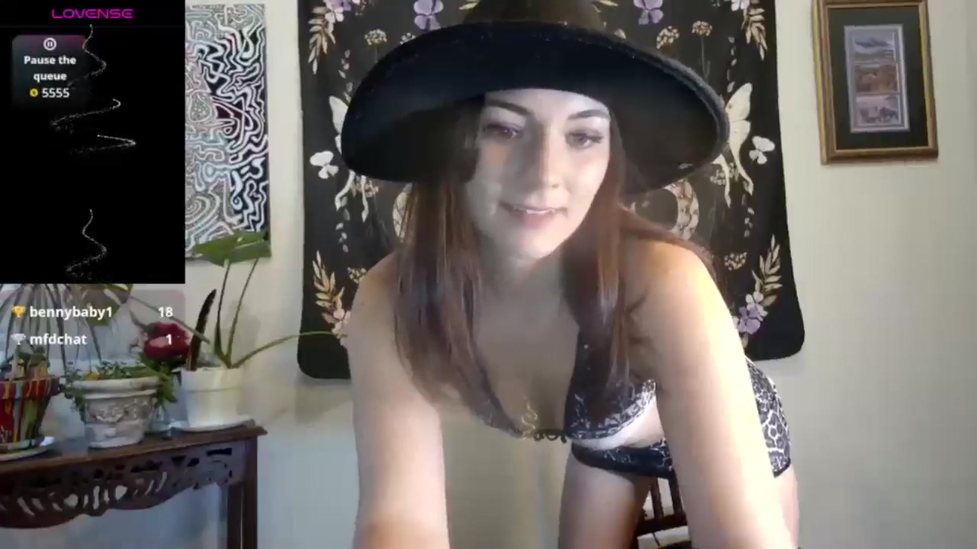 Gallery image thumbnail from Sweetncreamy's myfreecams stream on, 08/19/2025, 23:41 image 10 of 20