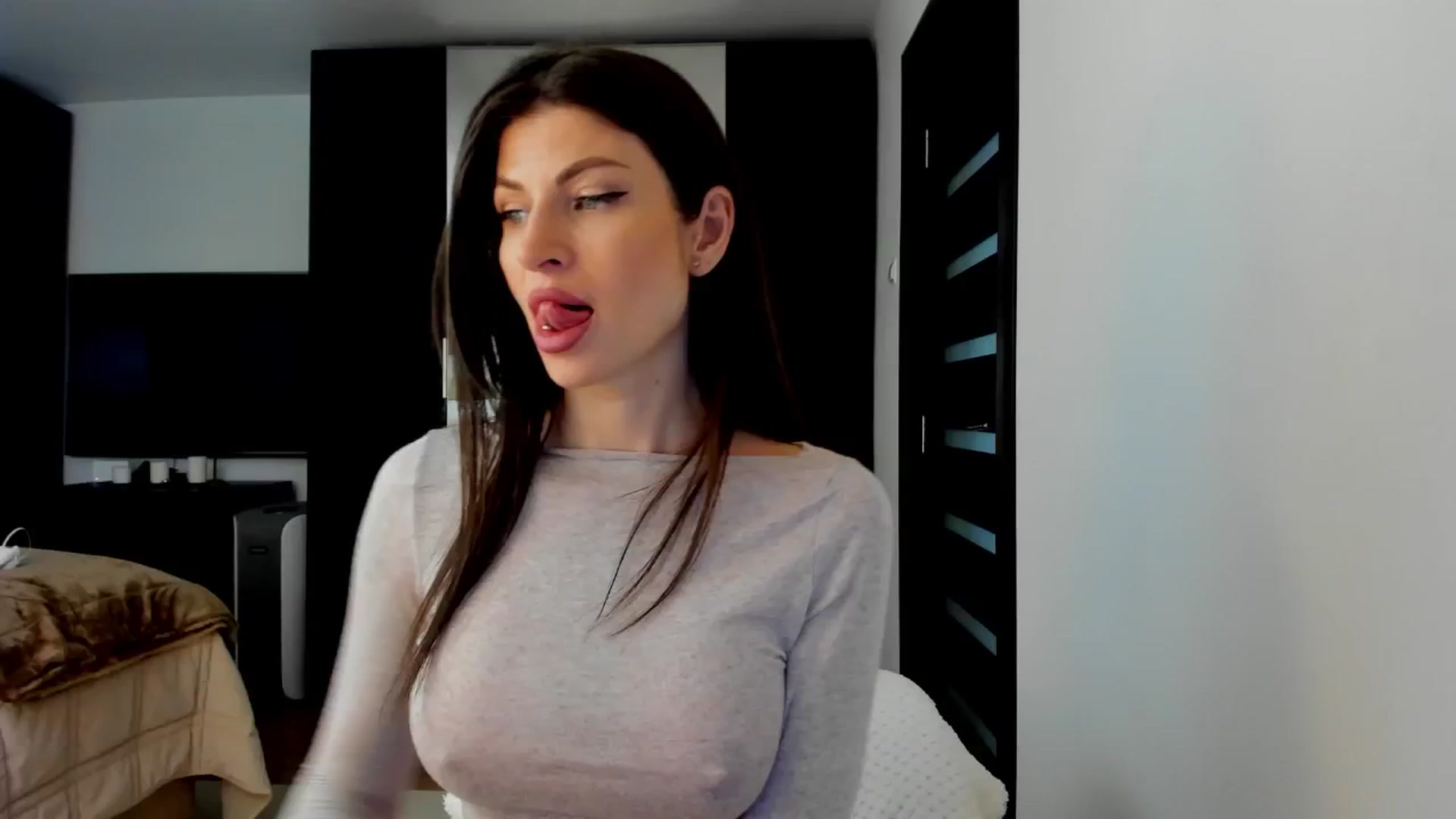 Gallery image thumbnail from SweetndCrazy's myfreecams stream on, 02/19/2025, 09:45 image 8 of 20