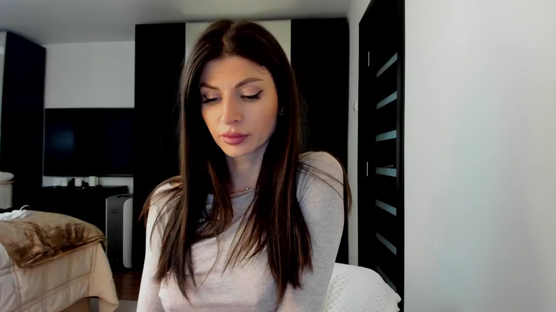 Gallery image thumbnail from SweetndCrazy's myfreecams stream on, 02/19/2025, 13:36 image 2 of 20