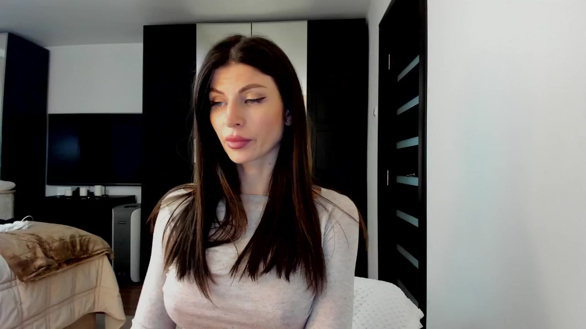 Gallery image thumbnail from SweetndCrazy's myfreecams stream on, 02/19/2025, 13:36 image 3 of 20