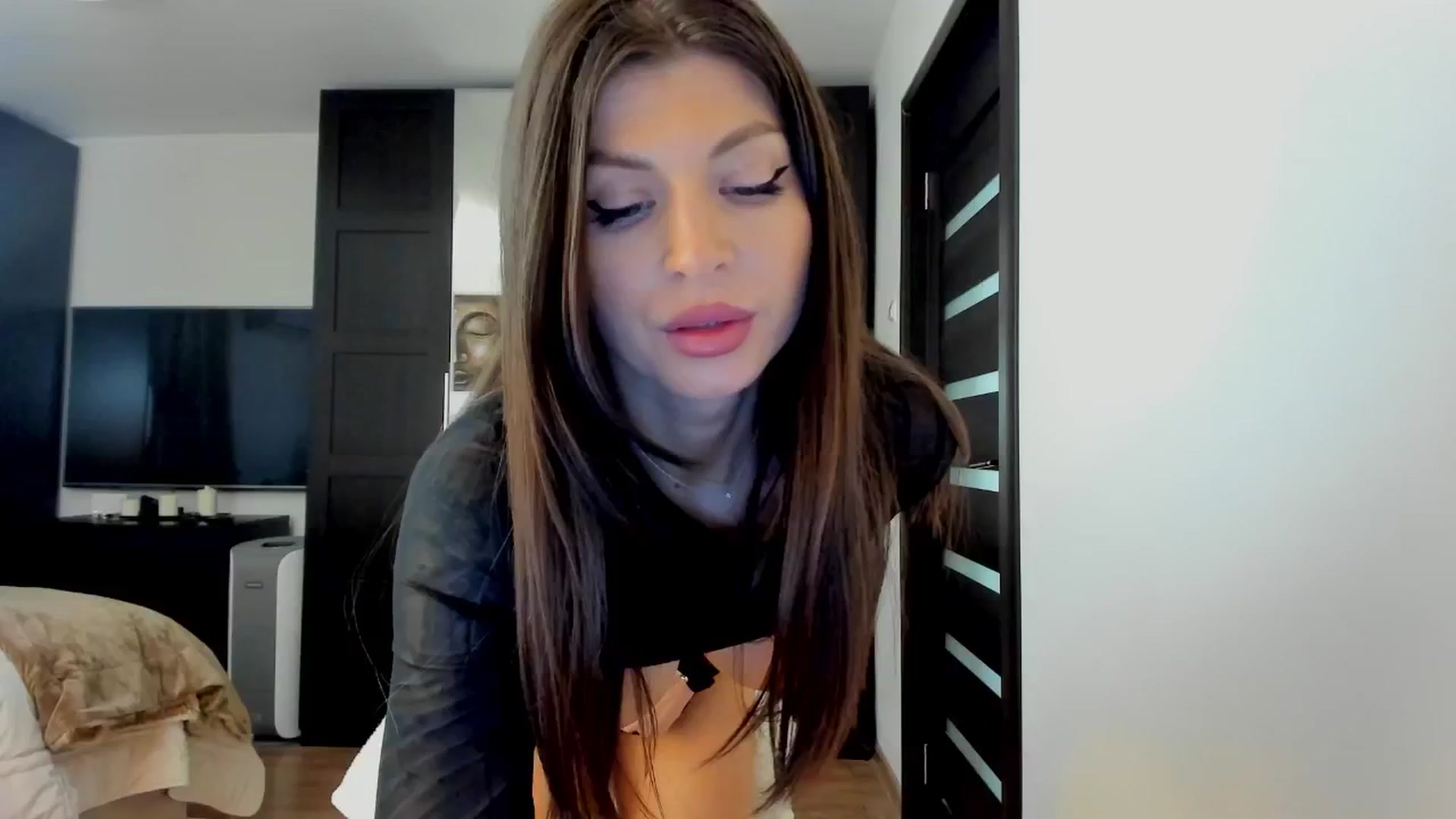 Gallery image thumbnail from SweetndCrazy's myfreecams stream on, 03/04/2025, 12:50 image 9 of 20