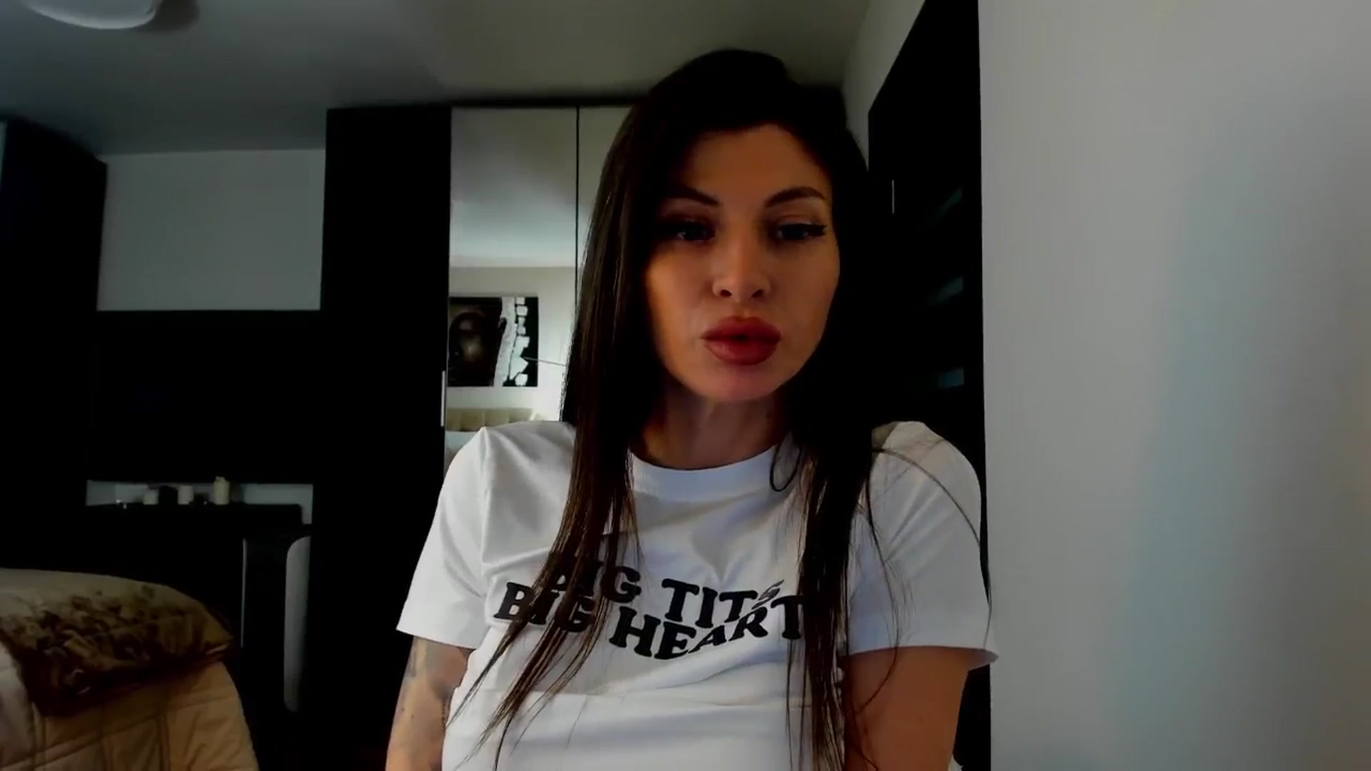 Gallery image thumbnail from SweetndCrazy's myfreecams stream on, 03/06/2025, 11:49 image 8 of 20