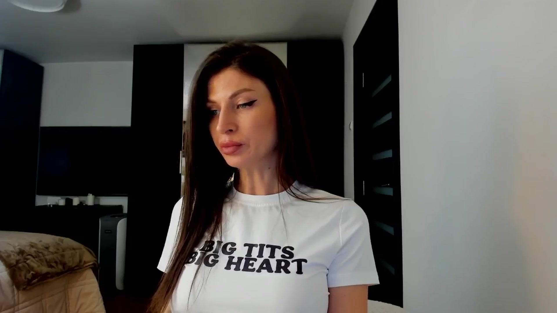 Gallery image thumbnail from SweetndCrazy's myfreecams stream on, 03/06/2025, 11:49 image 10 of 20