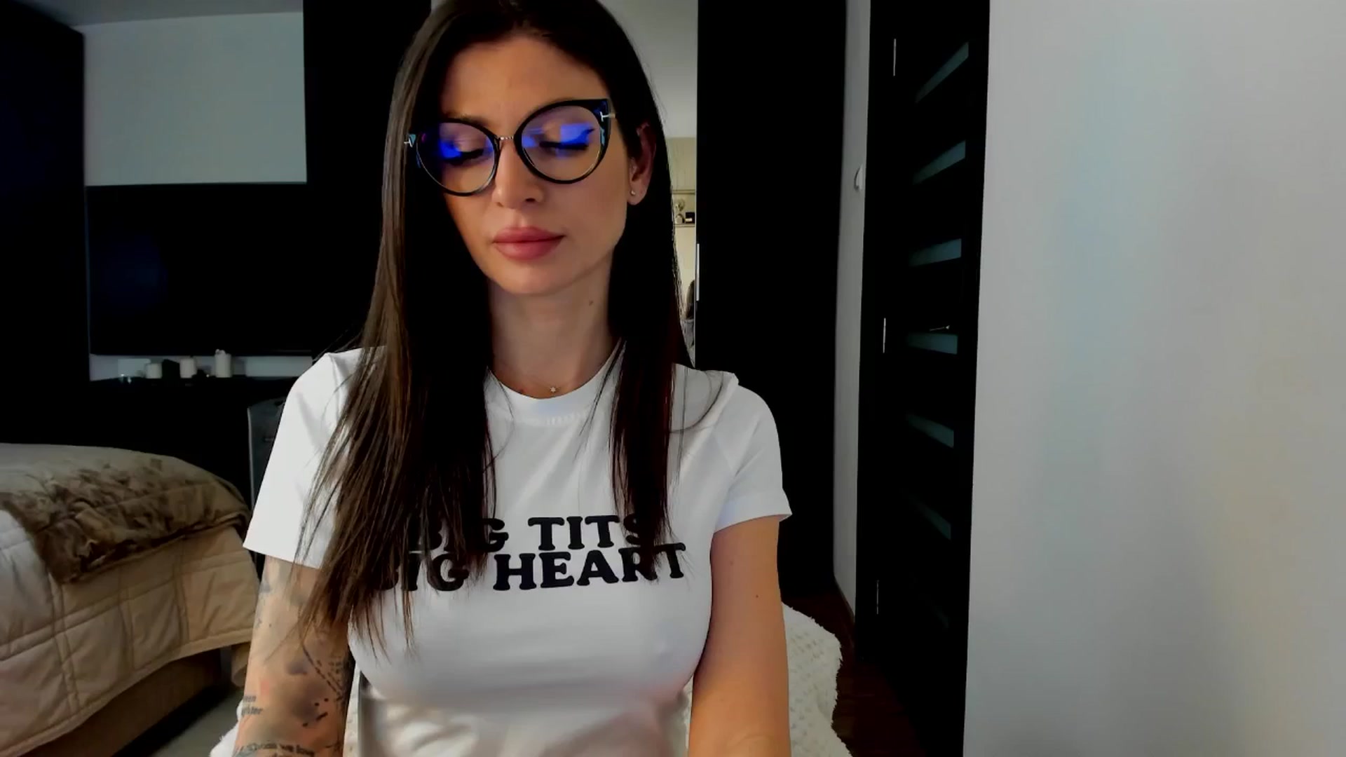 Gallery image thumbnail from SweetndCrazy's myfreecams stream on, 03/06/2025, 13:33 image 1 of 20