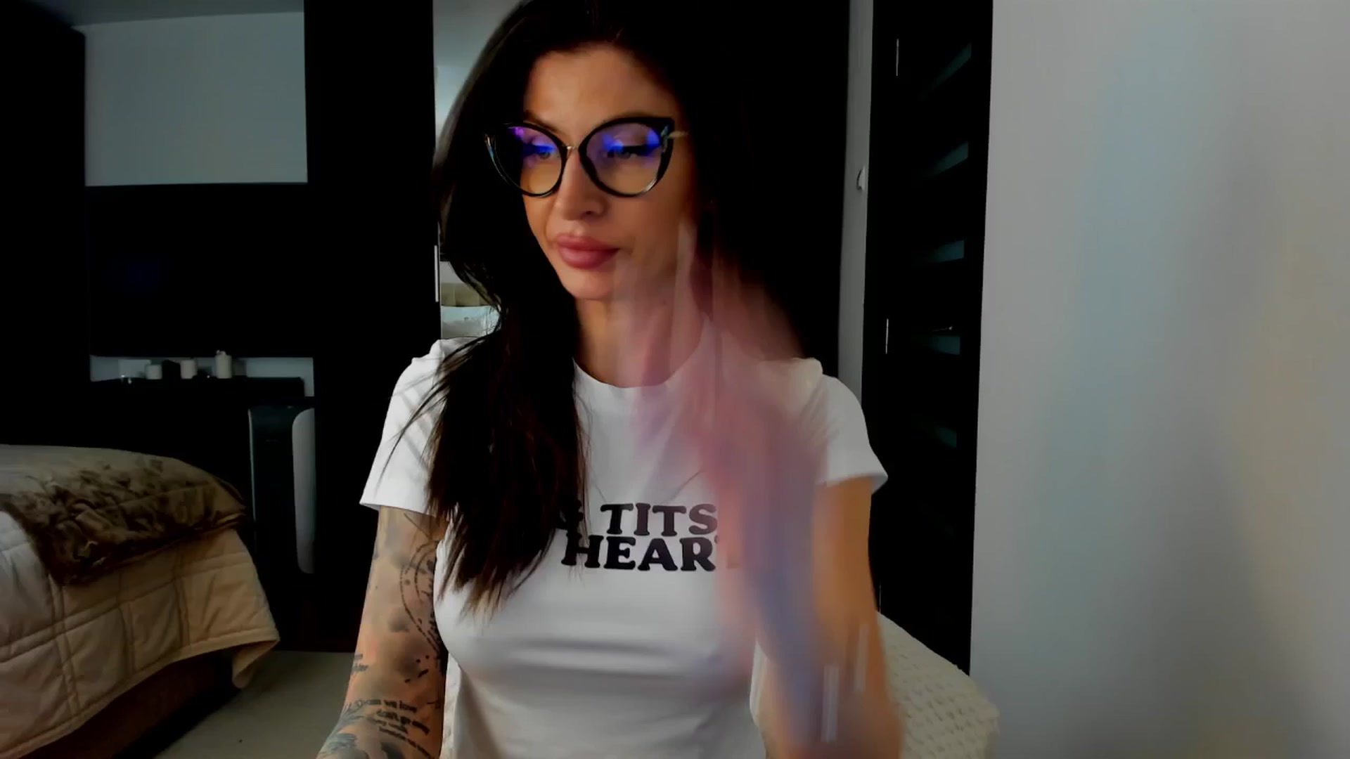 Gallery image thumbnail from SweetndCrazy's myfreecams stream on, 03/06/2025, 13:33 image 3 of 20