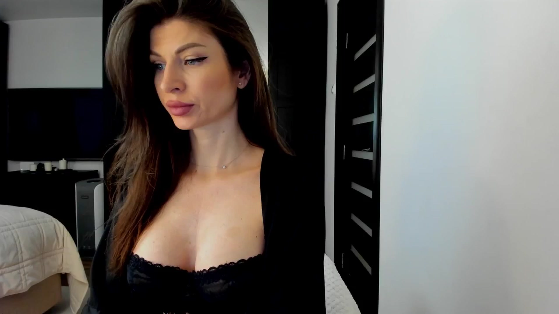 Gallery image thumbnail from SweetndCrazy's myfreecams stream on, 03/27/2025, 10:13 image 1 of 20