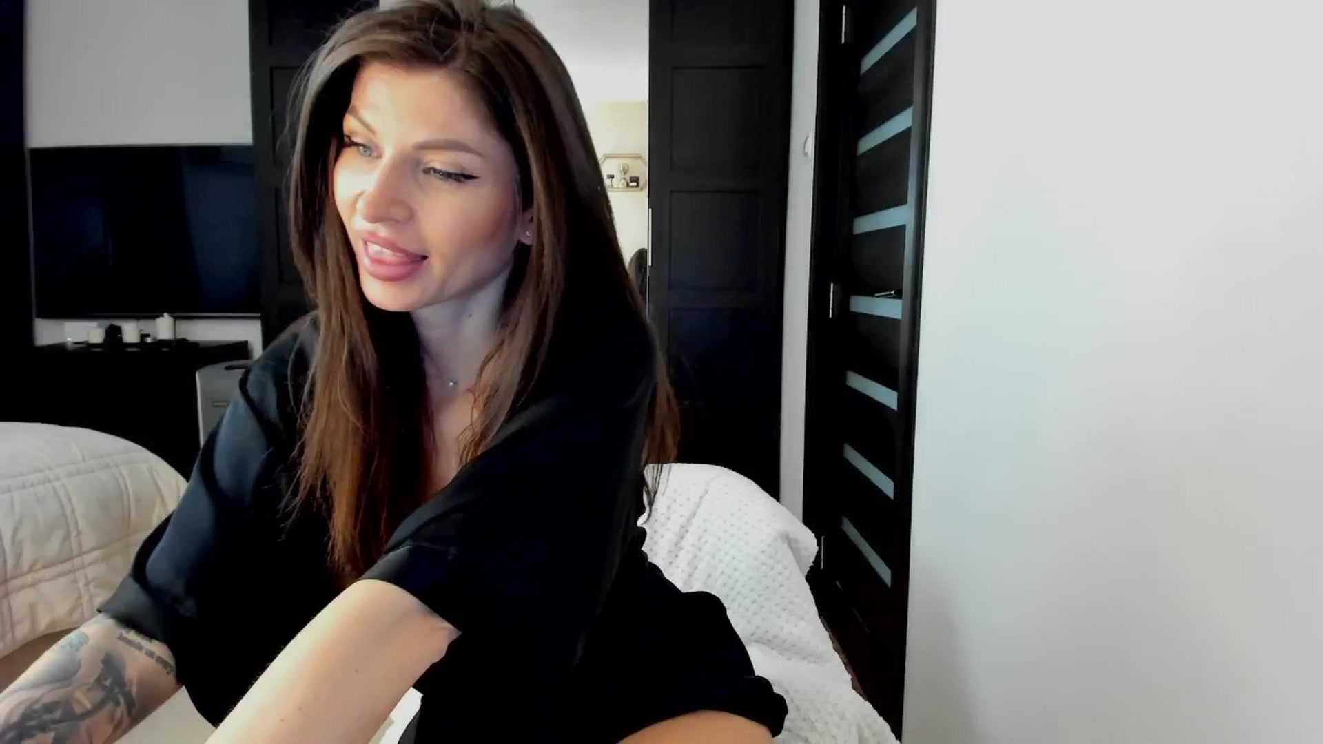 Gallery image thumbnail from SweetndCrazy's myfreecams stream on, 03/27/2025, 11:41 image 9 of 20