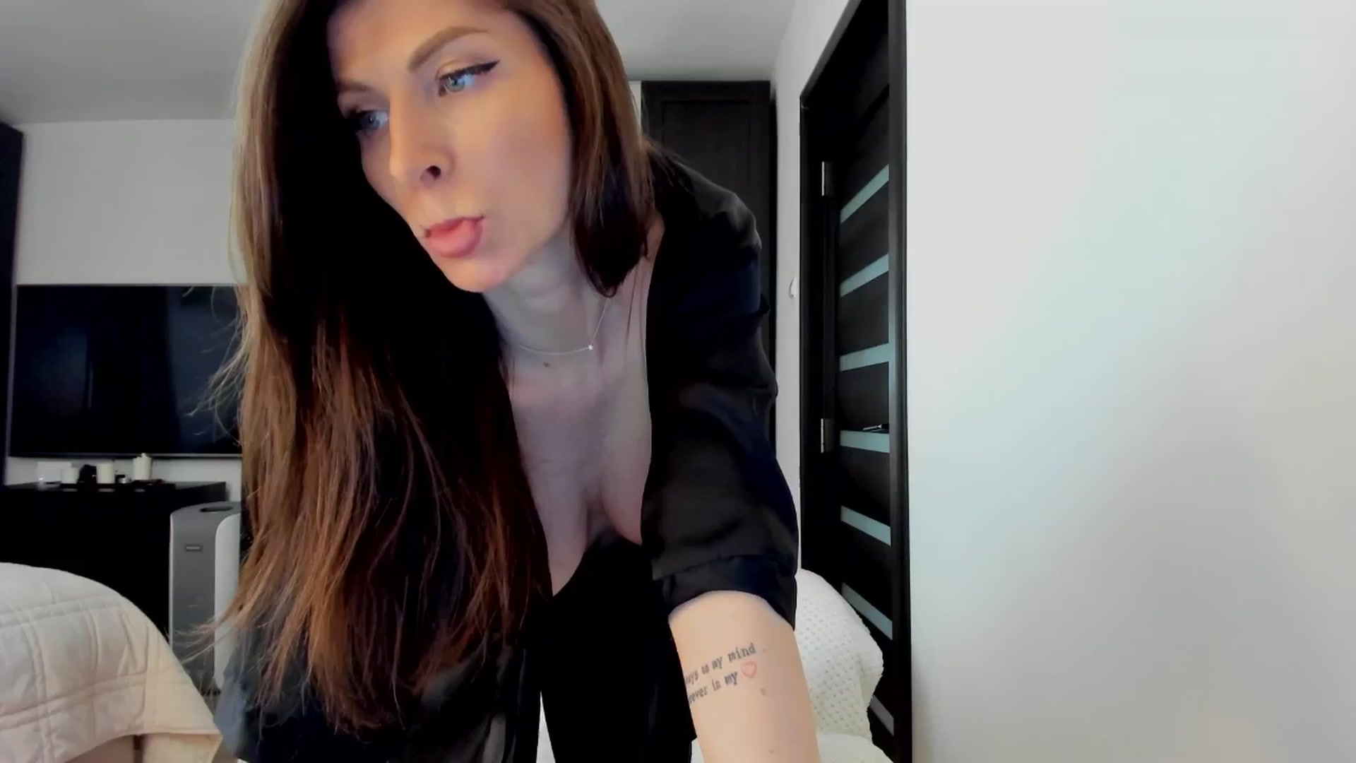 Gallery image thumbnail from SweetndCrazy's myfreecams stream on, 03/27/2025, 11:41 image 19 of 20