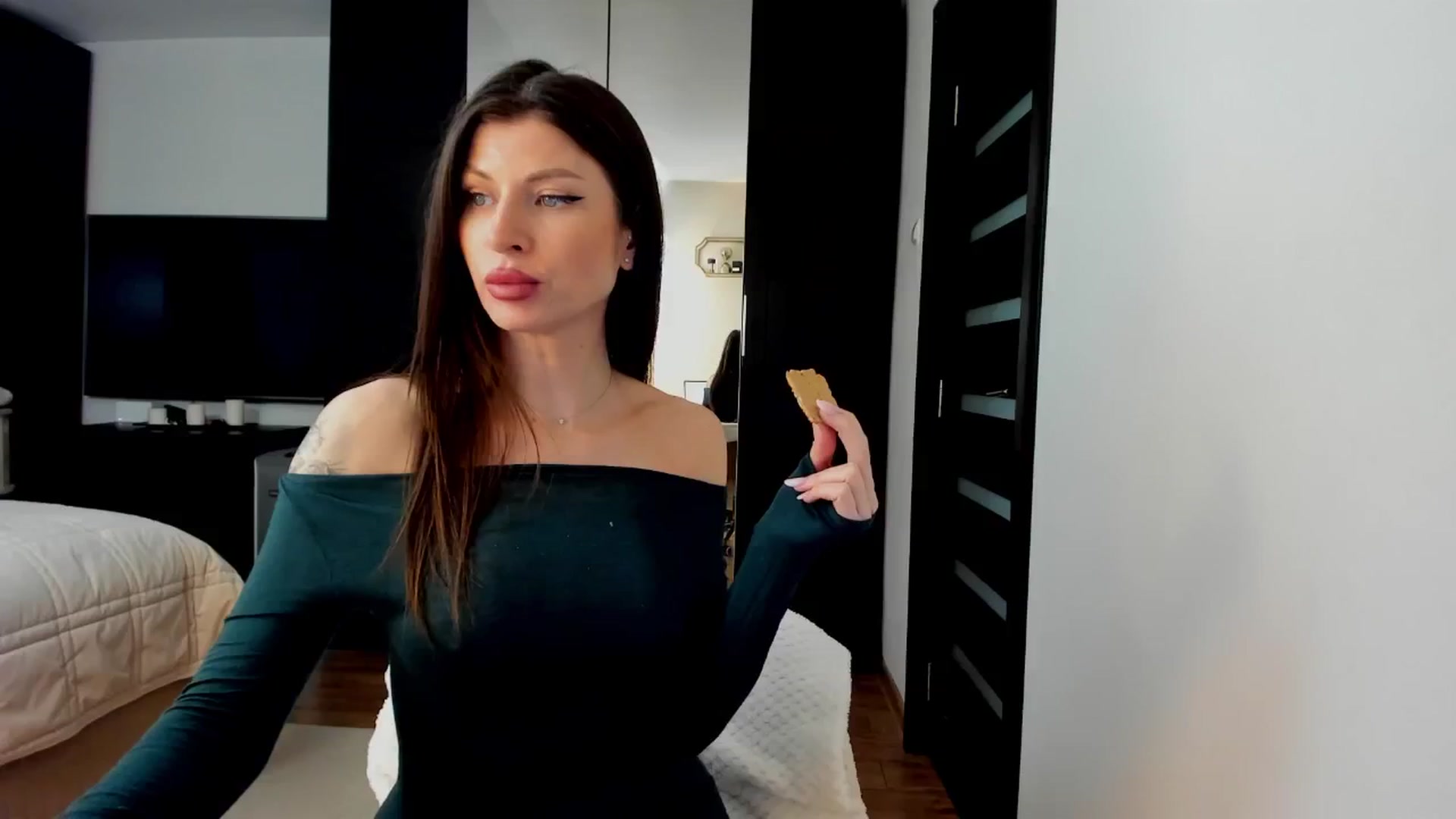Gallery image thumbnail from SweetndCrazy's myfreecams stream on, 04/09/2025, 11:31 image 4 of 20