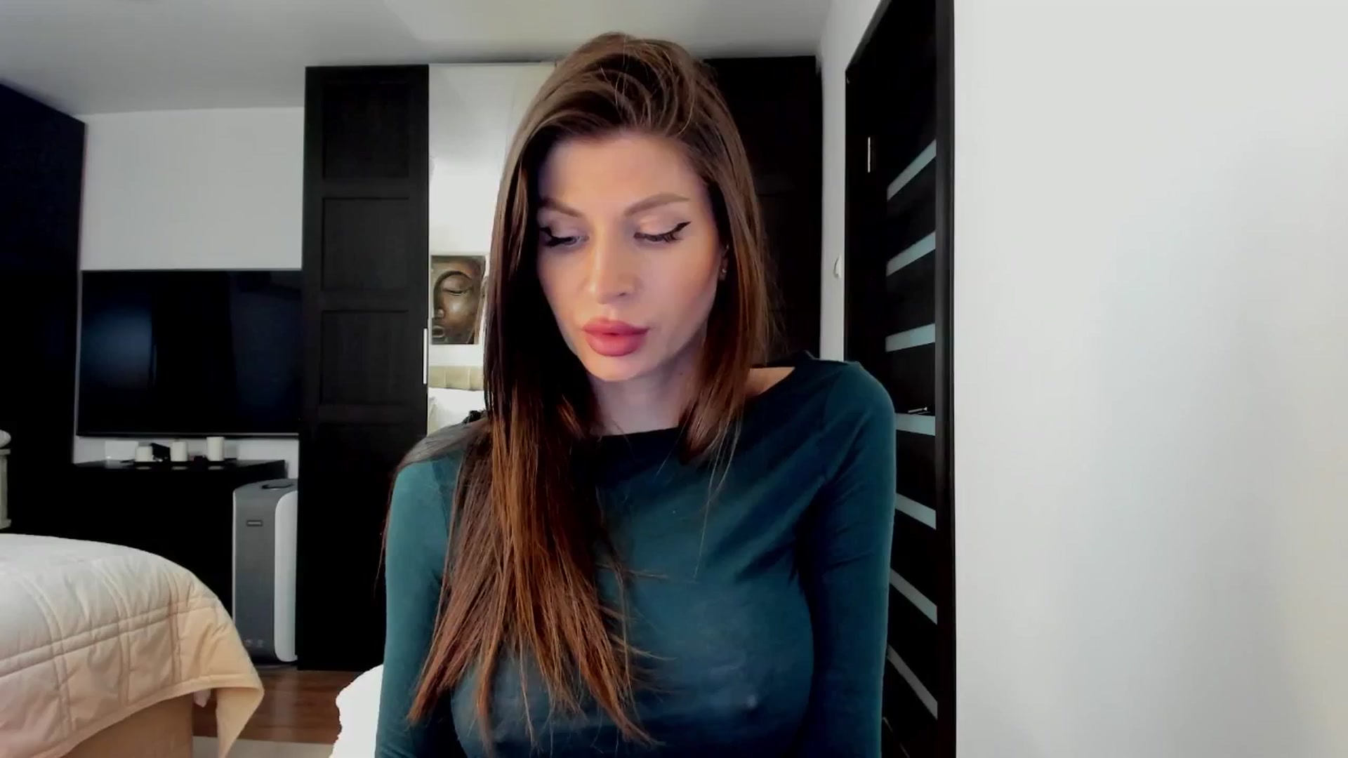 Gallery image thumbnail from SweetndCrazy's myfreecams stream on, 04/09/2025, 12:36 image 1 of 20