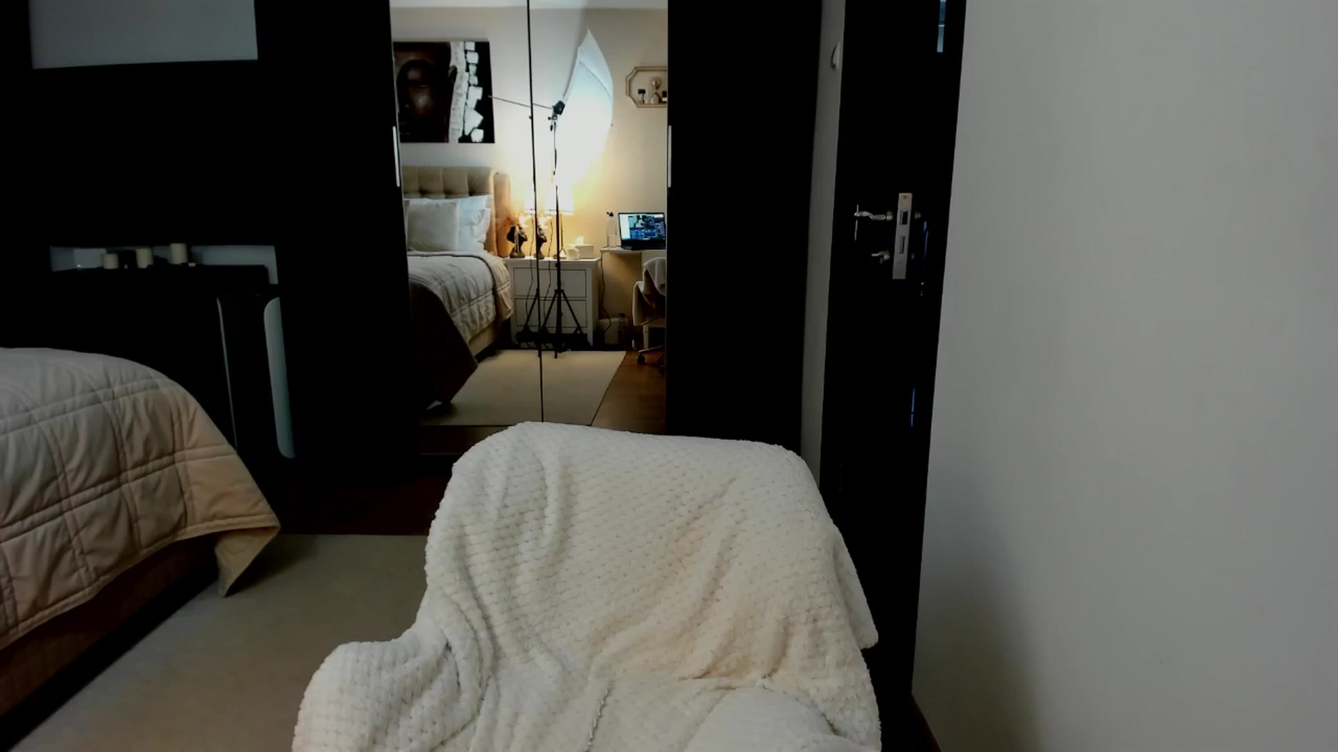 Gallery image thumbnail from SweetndCrazy's myfreecams stream on, 04/22/2025, 12:01 image 12 of 20