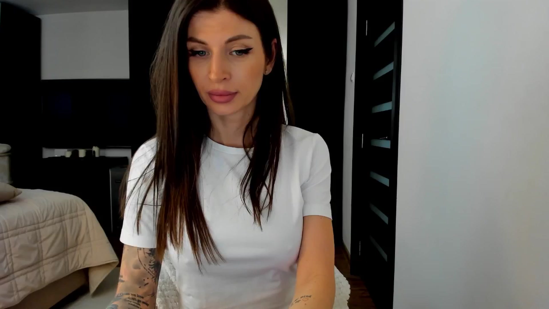Gallery image thumbnail from SweetndCrazy's myfreecams stream on, 07/31/2025, 10:29 image 4 of 20