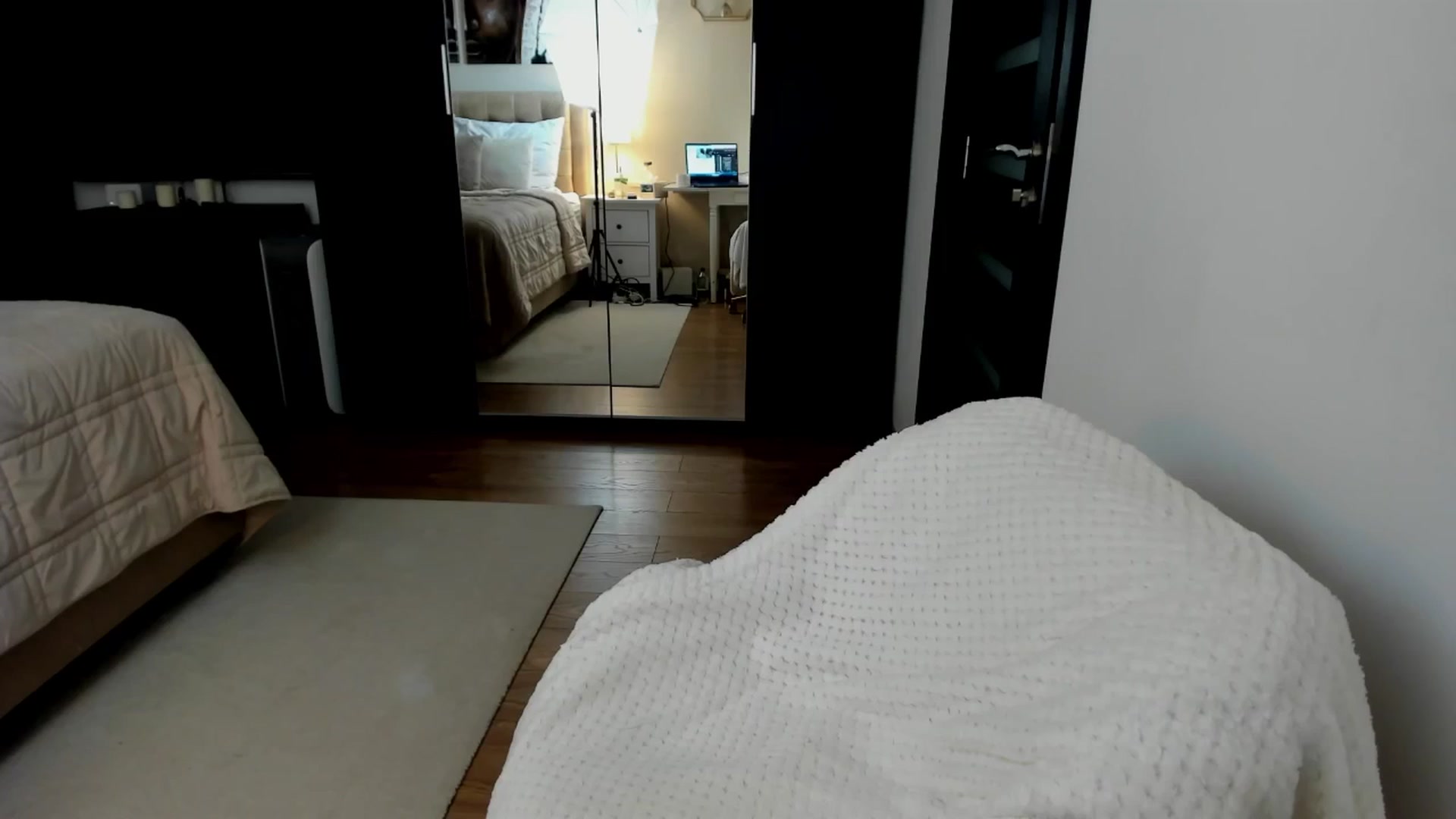 Gallery image thumbnail from SweetndCrazy's myfreecams stream on, 08/26/2025, 10:35 image 16 of 20