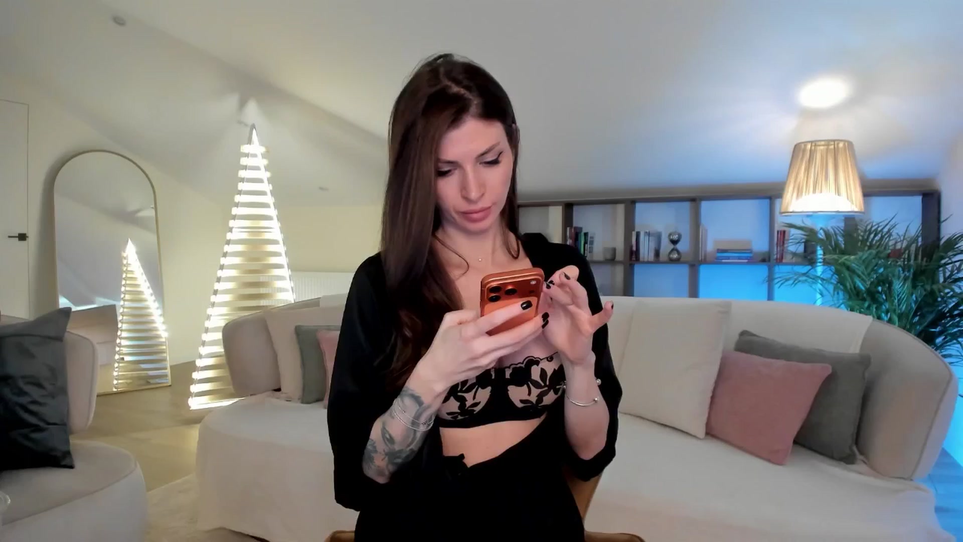 Gallery image thumbnail from SweetndCrazy's myfreecams stream on, 10/30/2025, 12:52 image 5 of 20