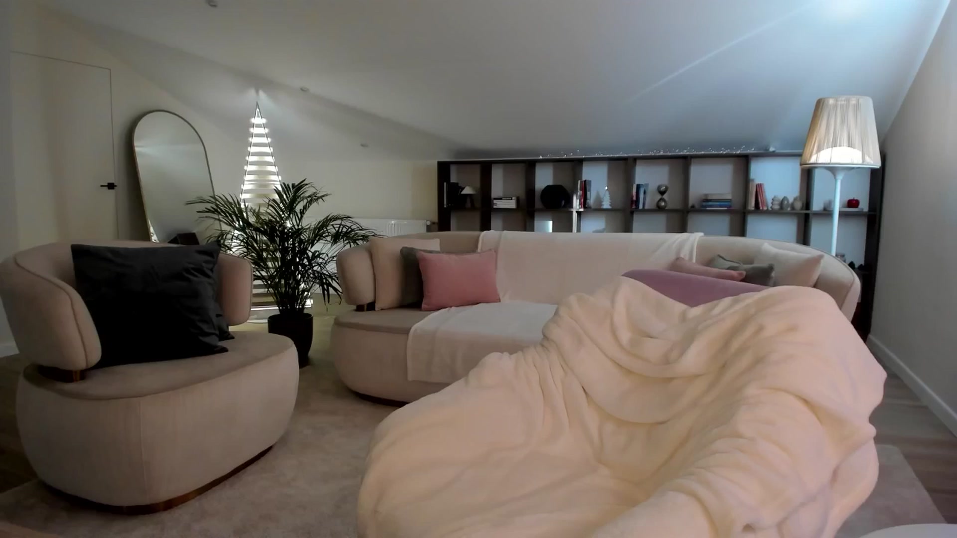 Gallery image thumbnail from SweetndCrazy's myfreecams stream on, 01/12/2026, 09:49 image 4 of 20