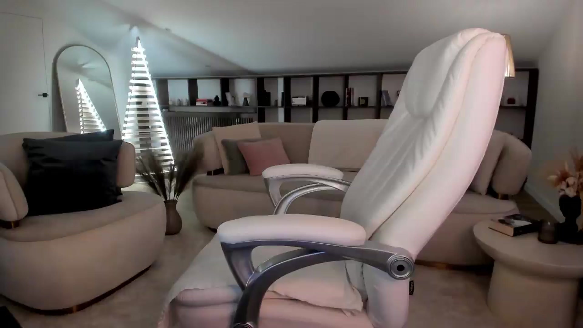 Gallery image thumbnail from SweetndCrazy's myfreecams stream on, 09/09/2026, 09:42 image 16 of 20