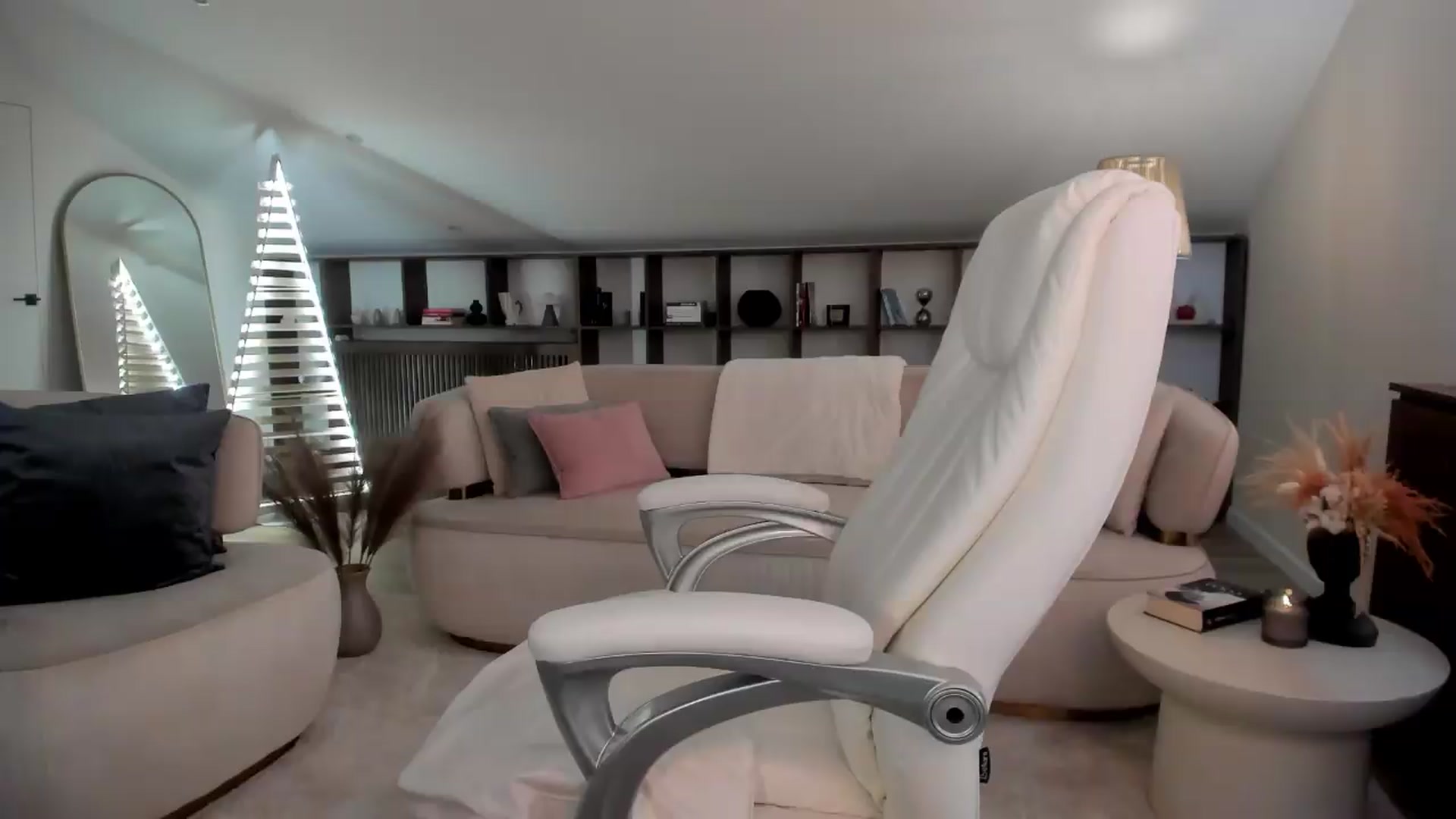 Gallery image thumbnail from SweetndCrazy's myfreecams stream on, 09/10/2026, 09:19 image 12 of 20