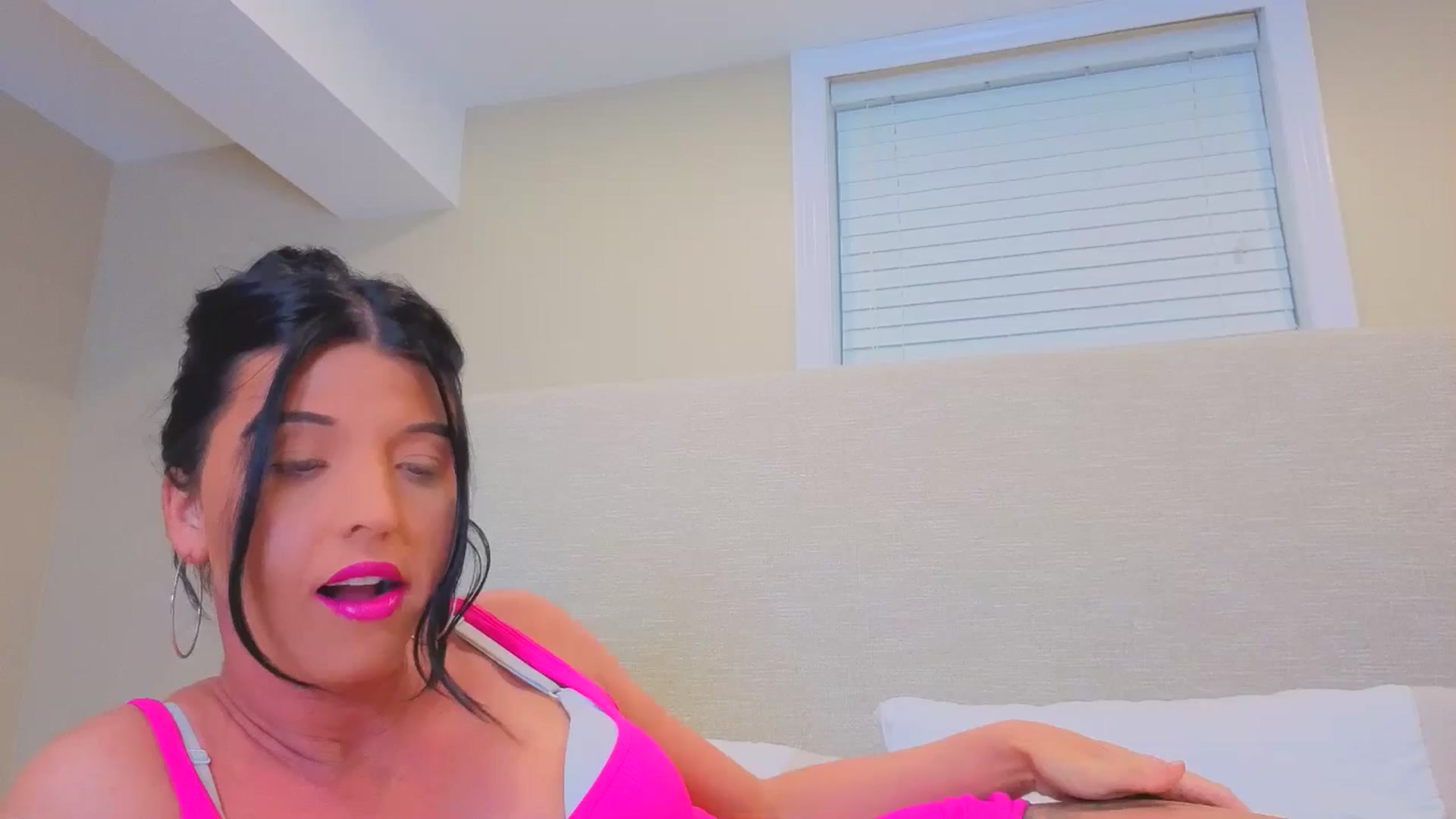 Gallery image thumbnail from Sweetpeach_x's myfreecams stream on, 04/23/2025, 04:11 image 12 of 20