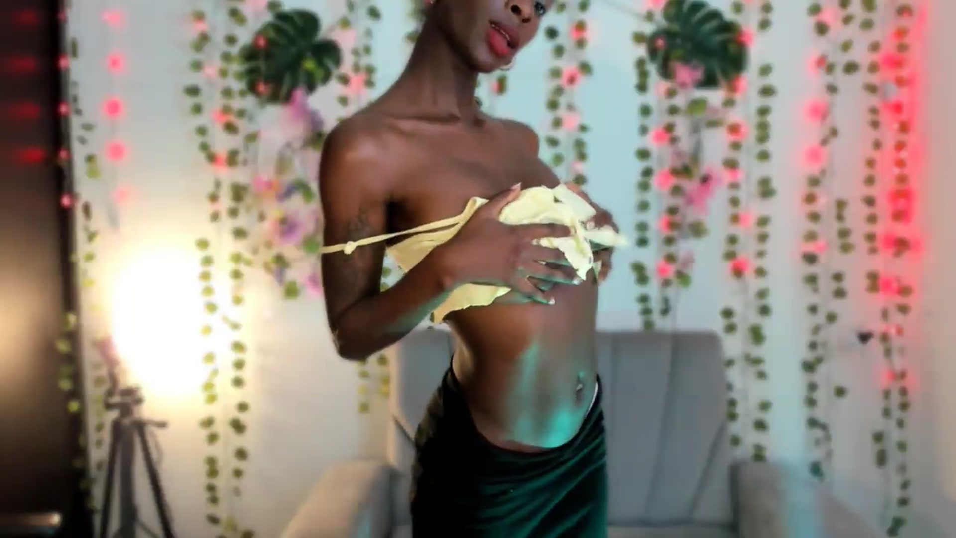 Gallery image thumbnail from Sweetsin's myfreecams stream on, 05/06/2026, 17:35 image 7 of 20