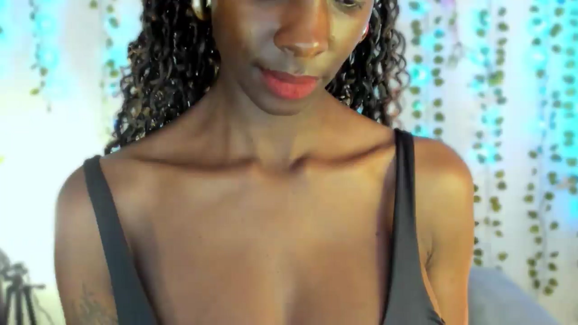 Gallery image thumbnail from Sweetsin's myfreecams stream on, 05/19/2026, 16:30 image 7 of 20