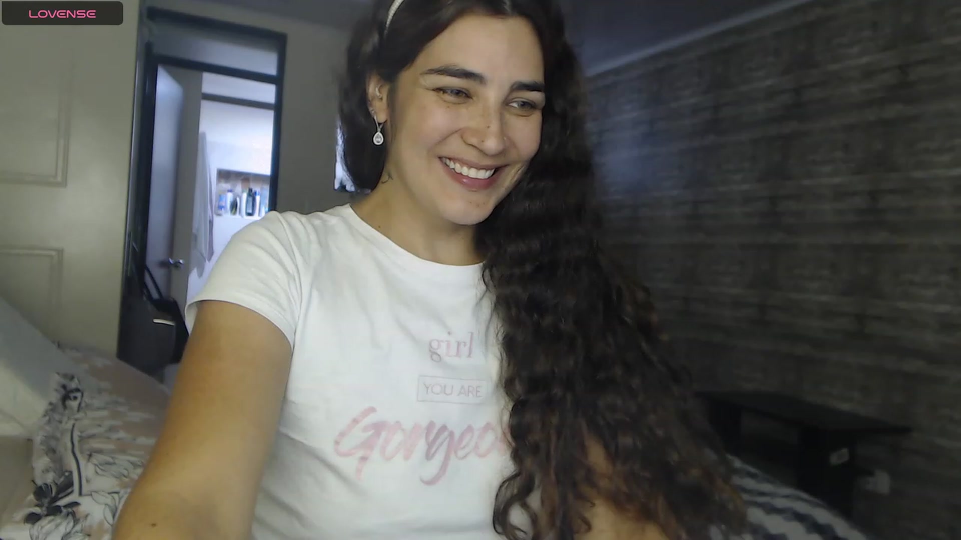 Gallery image thumbnail from Sweetsmile28's myfreecams stream on, 01/20/2024, 18:03 image 9 of 20