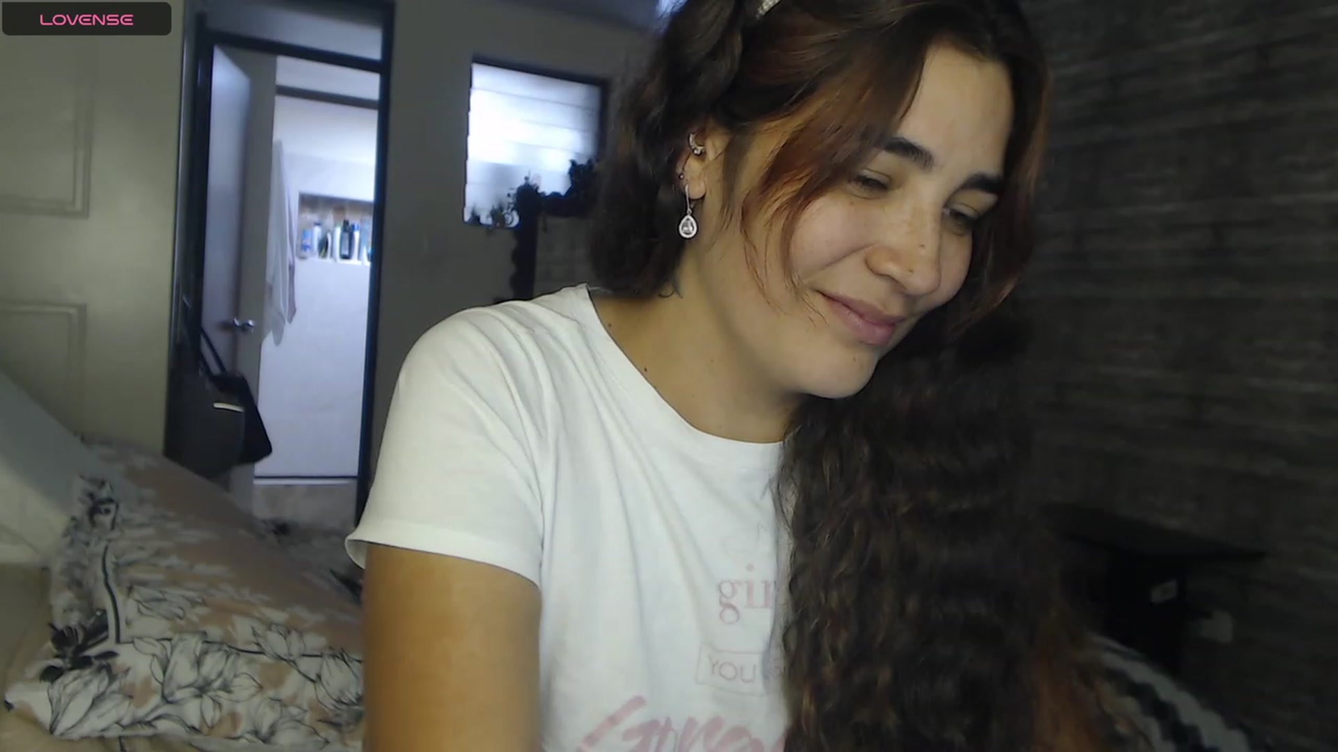 Gallery image thumbnail from Sweetsmile28's myfreecams stream on, 01/20/2024, 18:03 image 7 of 20
