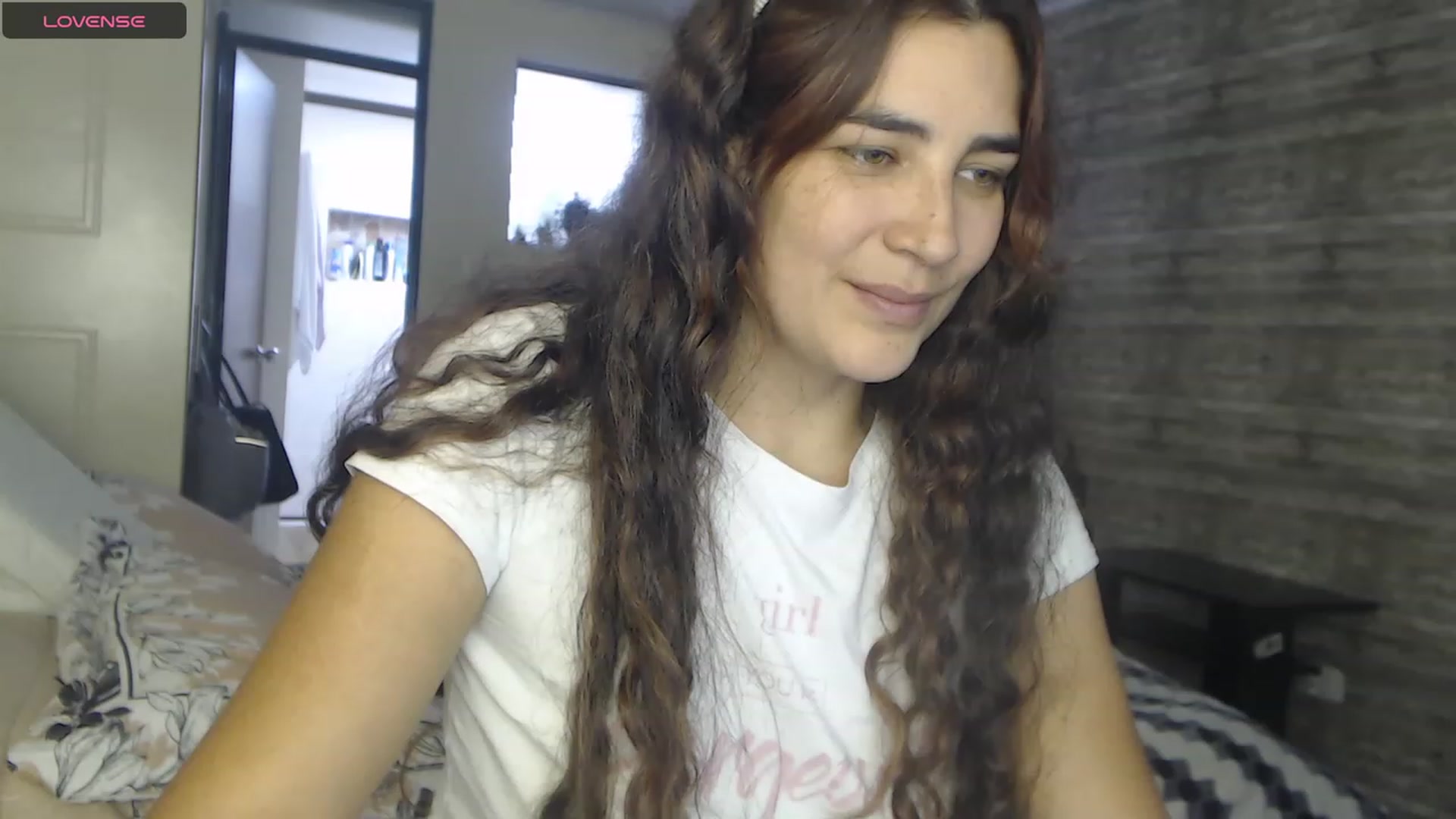 Gallery image thumbnail from Sweetsmile28's myfreecams stream on, 01/20/2024, 18:03 image 4 of 20