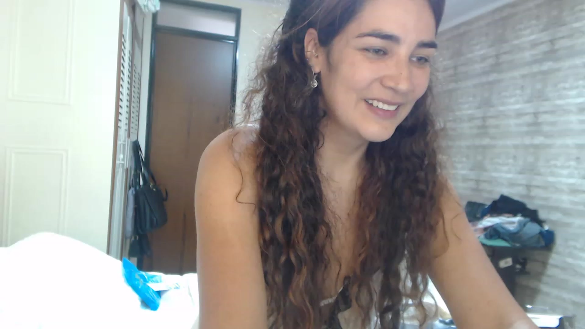 Gallery image thumbnail from Sweetsmile28's myfreecams stream on, 02/12/2024, 17:11 image 11 of 20