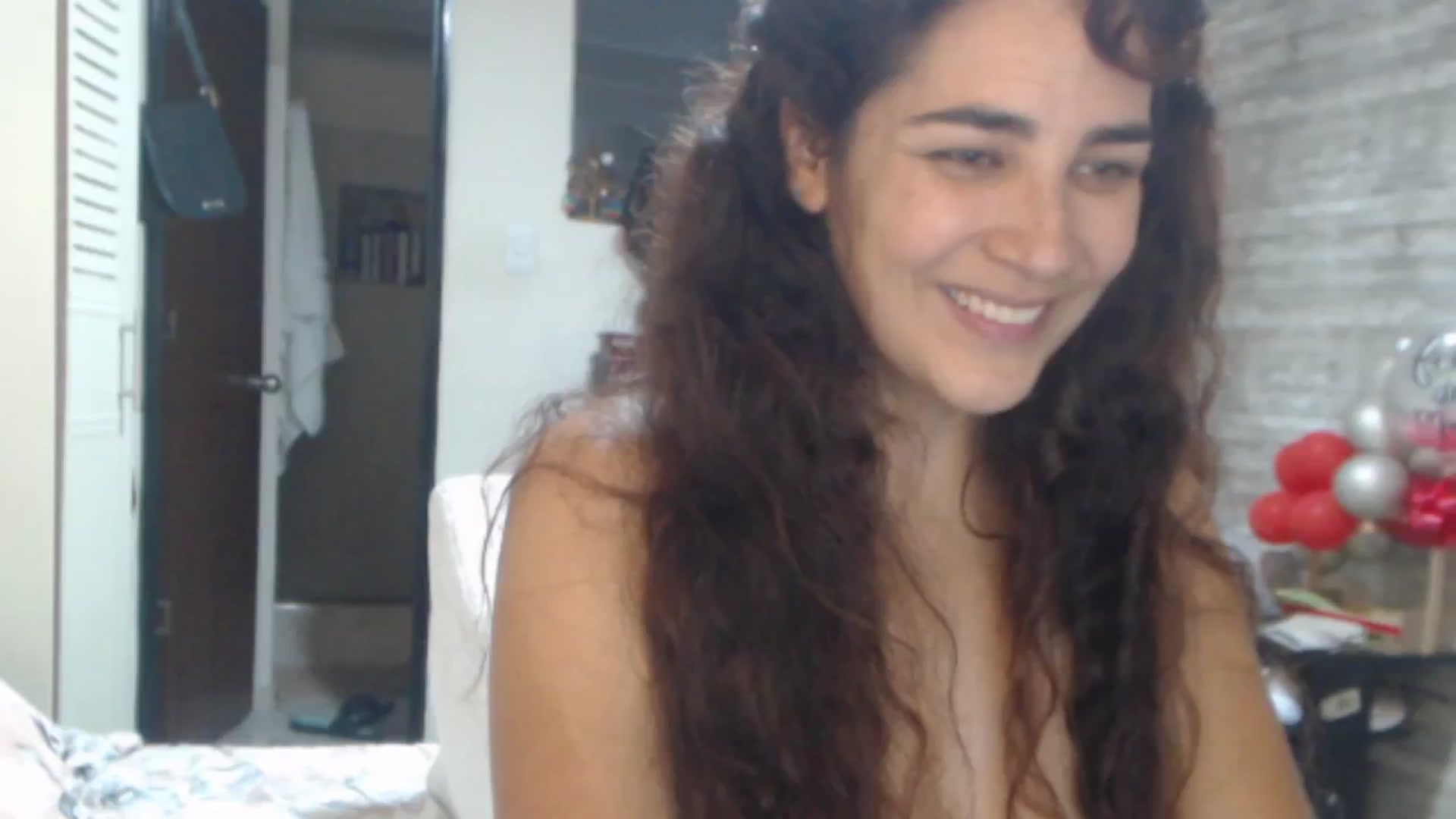 Gallery image thumbnail from Sweetsmile28's myfreecams stream on, 05/24/2024, 01:40 image 12 of 20