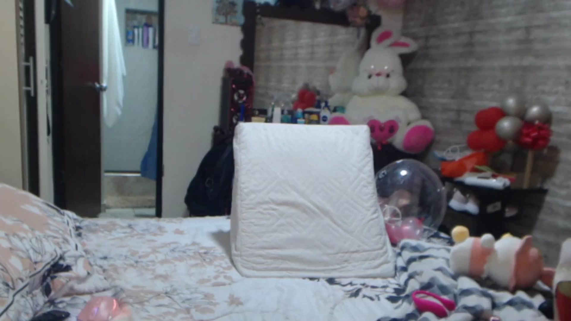 Gallery image thumbnail from Sweetsmile28's myfreecams stream on, 05/27/2024, 03:23 image 15 of 20