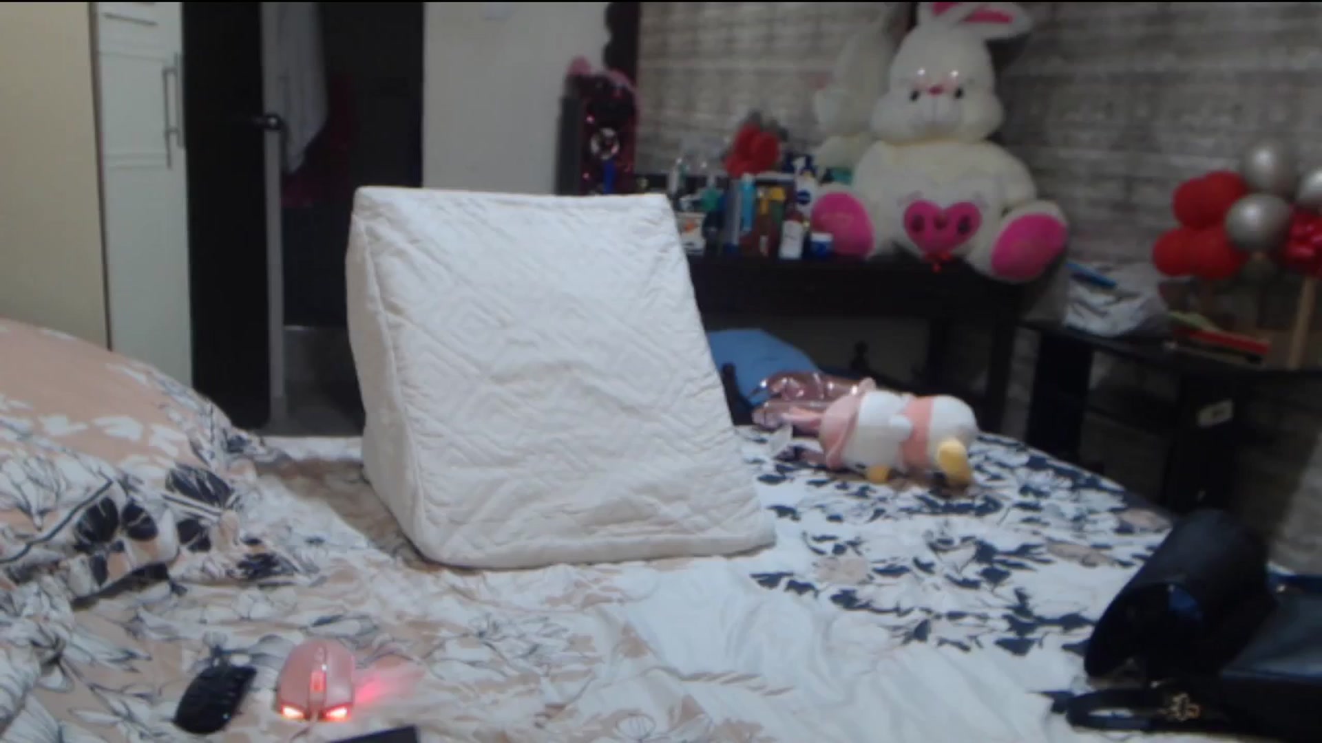 Gallery image thumbnail from Sweetsmile28's myfreecams stream on, 05/28/2024, 24:36 image 20 of 20