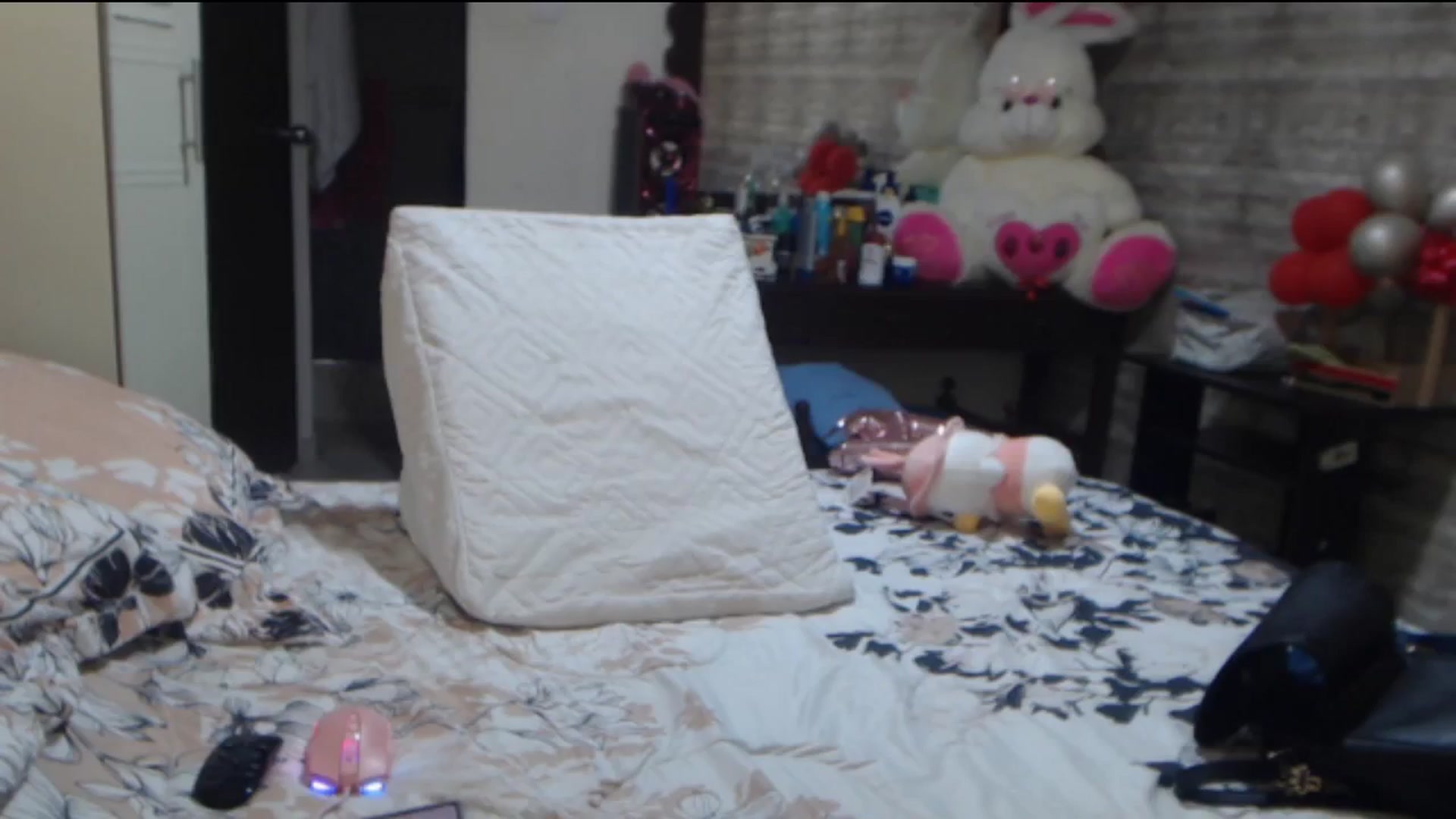 Gallery image thumbnail from Sweetsmile28's myfreecams stream on, 05/28/2024, 24:36 image 19 of 20
