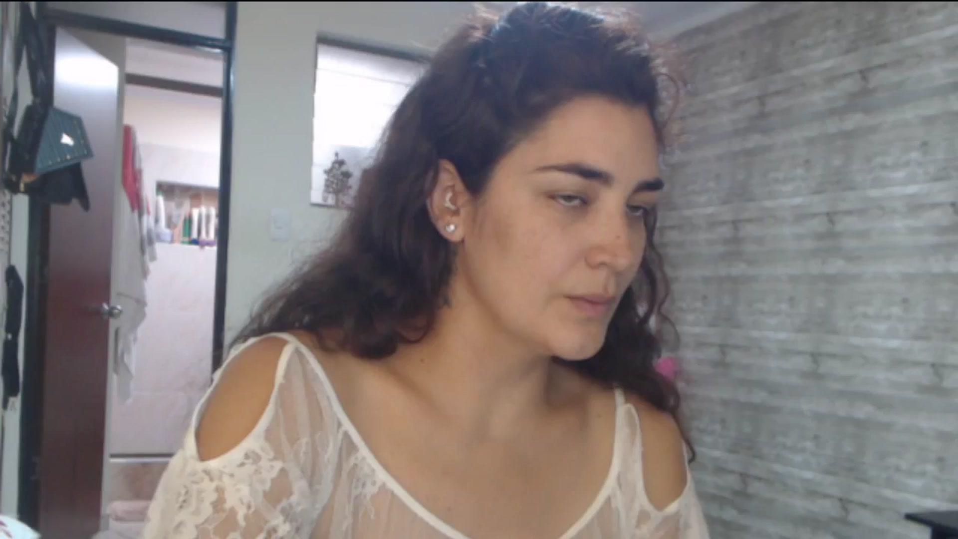Gallery image thumbnail from Sweetsmile28's myfreecams stream on, 06/03/2024, 18:06 image 2 of 20