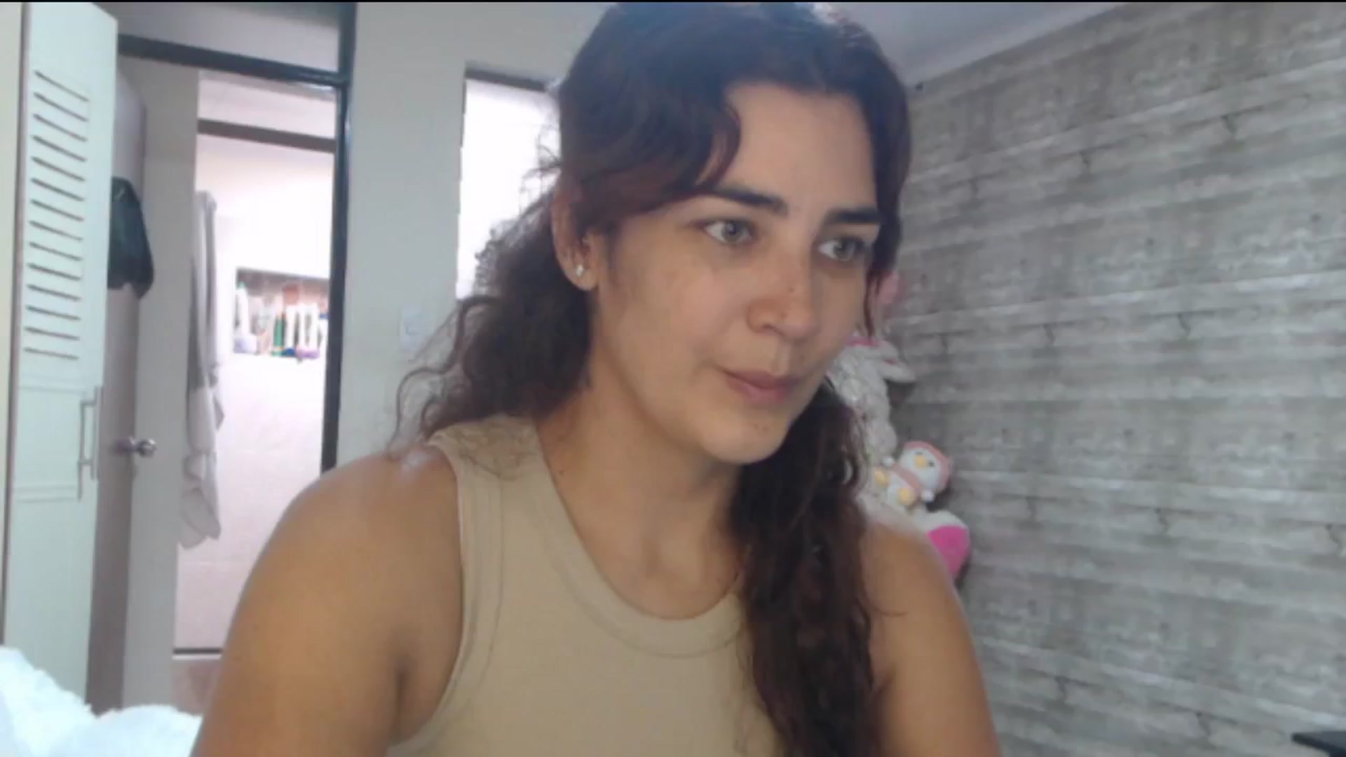 Gallery image thumbnail from Sweetsmile28's myfreecams stream on, 06/07/2024, 17:35 image 1 of 20