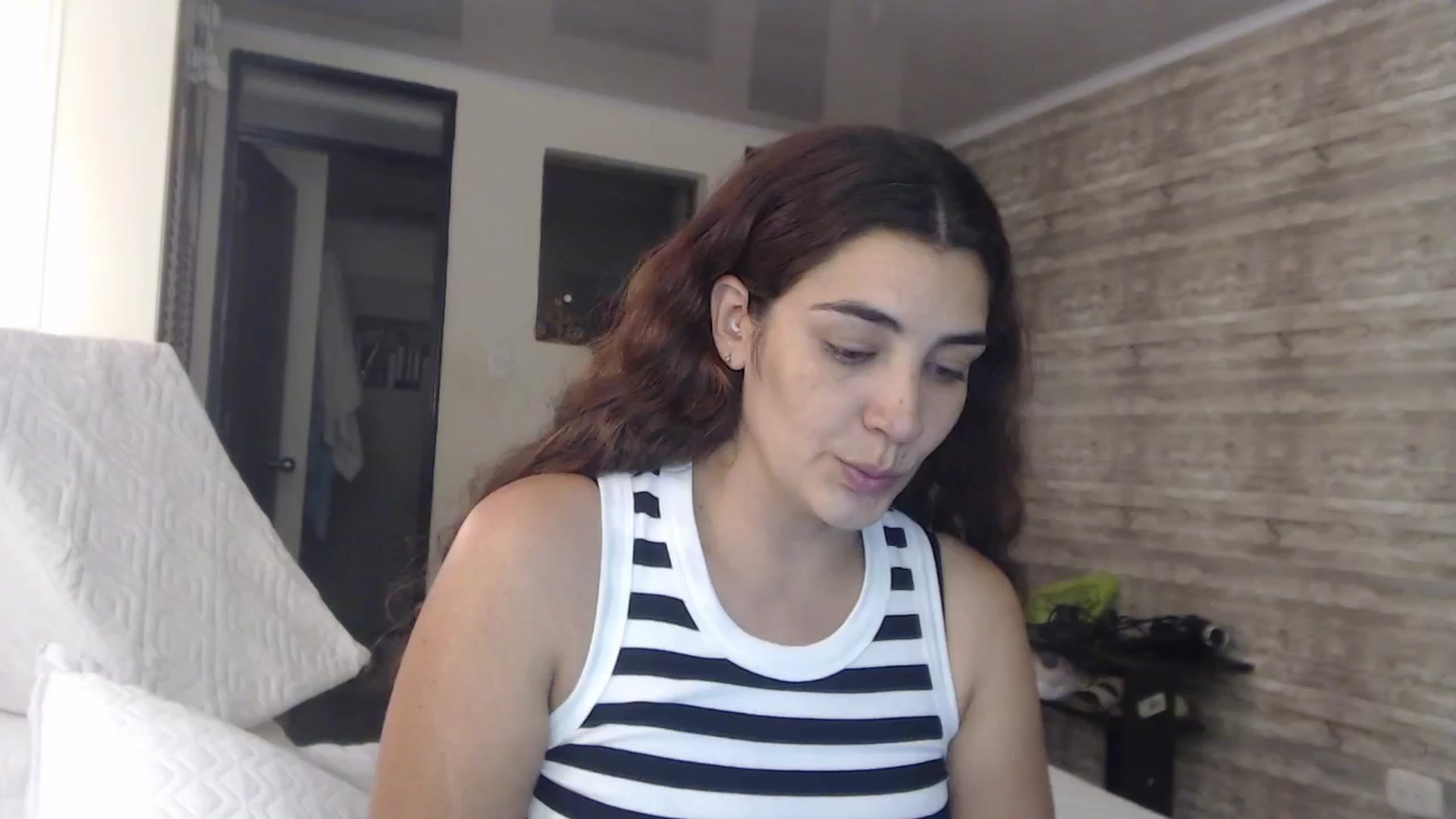 Gallery image thumbnail from Sweetsmile28's myfreecams stream on, 08/01/2024, 24:34 image 6 of 20
