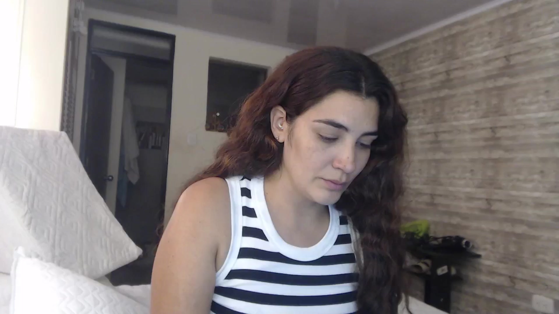 Gallery image thumbnail from Sweetsmile28's myfreecams stream on, 08/01/2024, 24:34 image 7 of 20