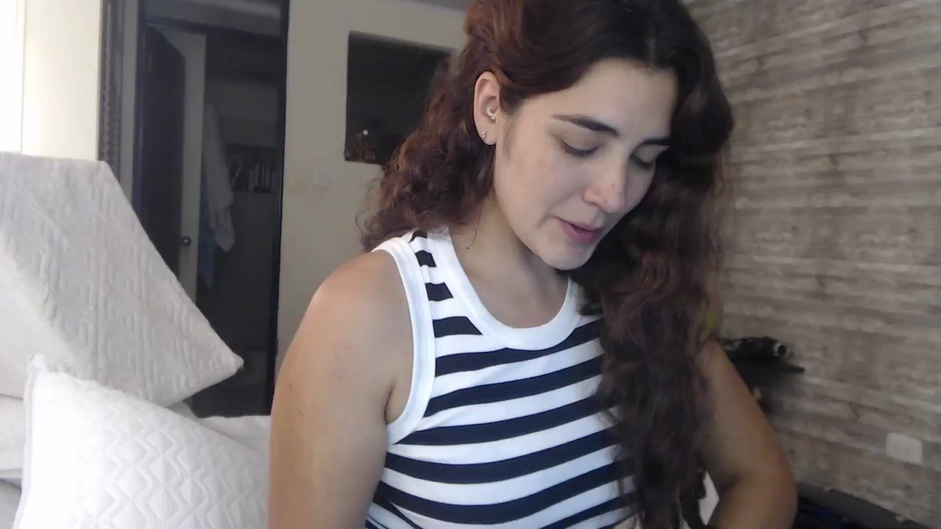 Gallery image thumbnail from Sweetsmile28's myfreecams stream on, 08/01/2024, 24:34 image 13 of 20