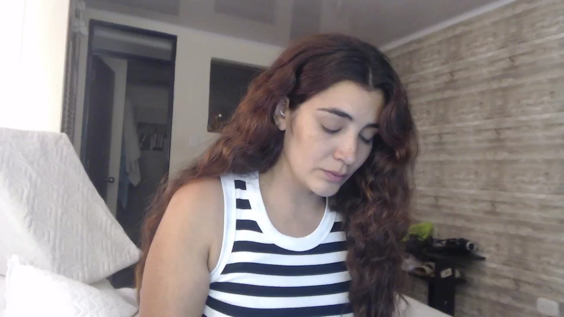 Gallery image thumbnail from Sweetsmile28's myfreecams stream on, 08/01/2024, 24:34 image 5 of 20