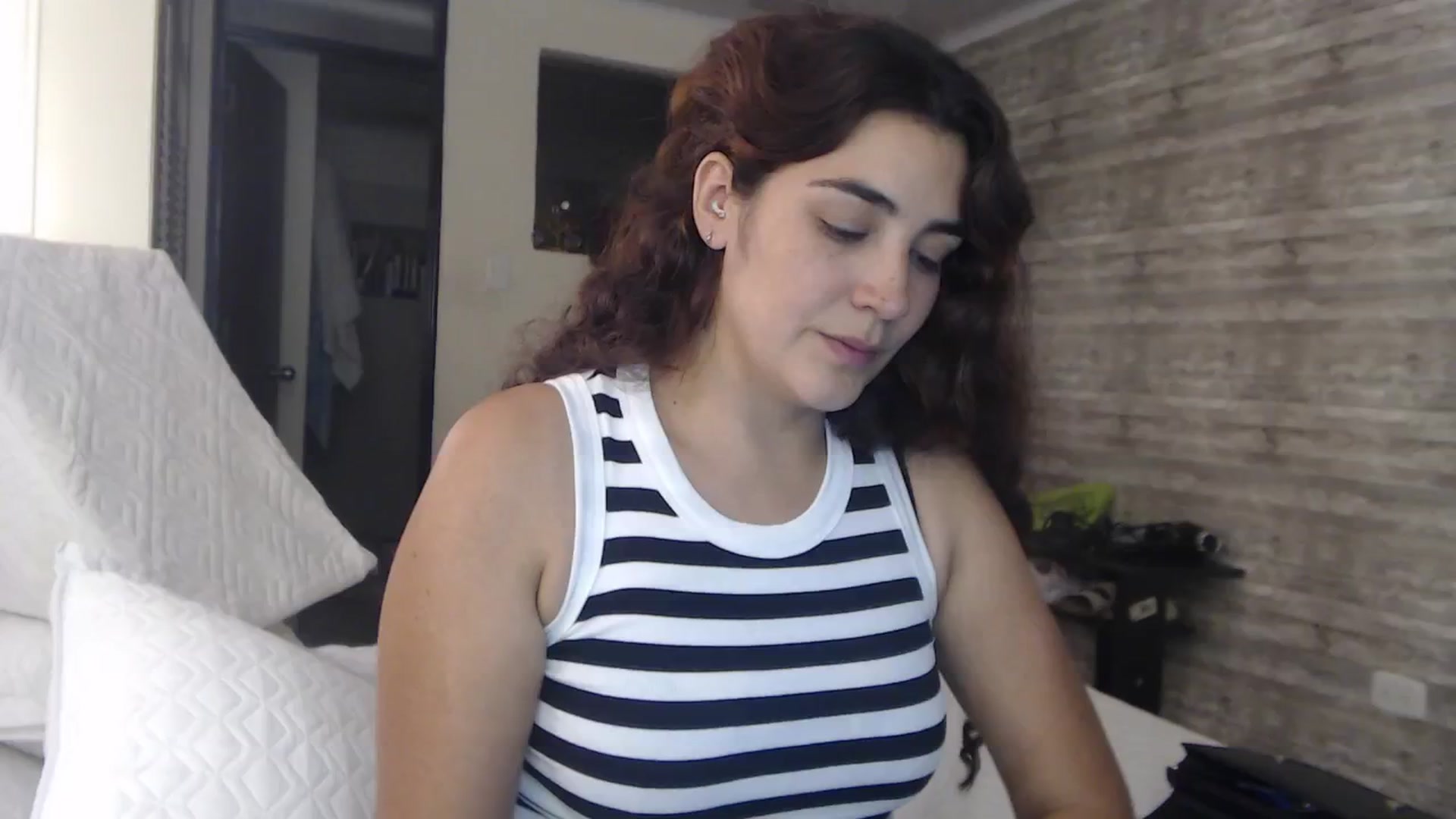 Gallery image thumbnail from Sweetsmile28's myfreecams stream on, 08/01/2024, 24:34 image 15 of 20