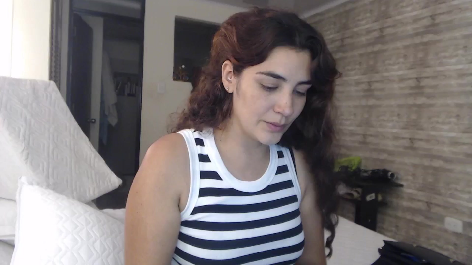 Gallery image thumbnail from Sweetsmile28's myfreecams stream on, 08/01/2024, 24:34 image 16 of 20
