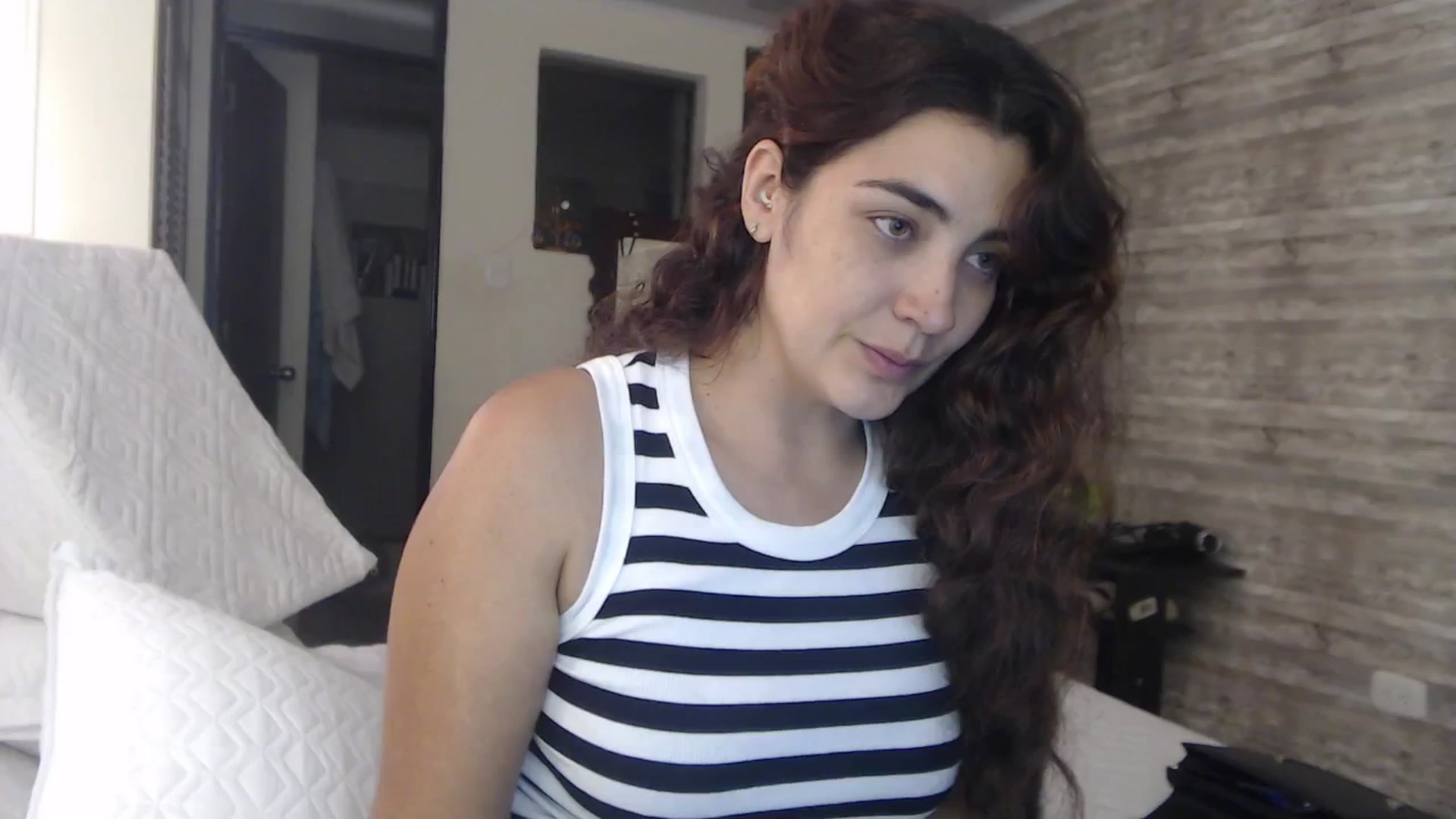 Gallery image thumbnail from Sweetsmile28's myfreecams stream on, 08/01/2024, 24:34 image 11 of 20